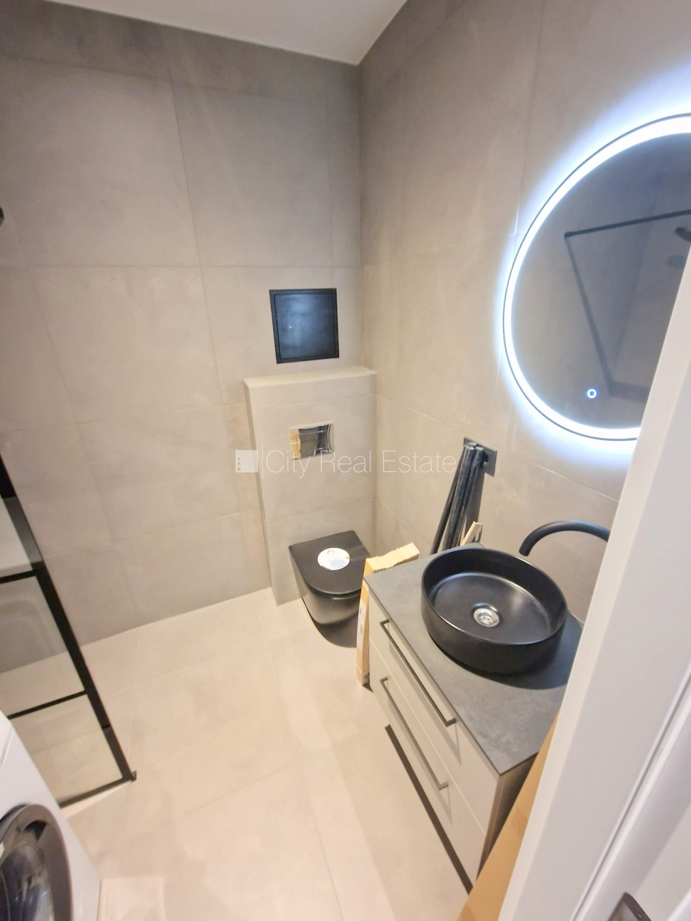 Sludinājumi. Fasādes māja, renovēta māja, slēgts pagalms, ieeja no ielas, mansards, ir lifts, kāpņu telpa pēc Cena: 520 EUR/mēn Foto #11