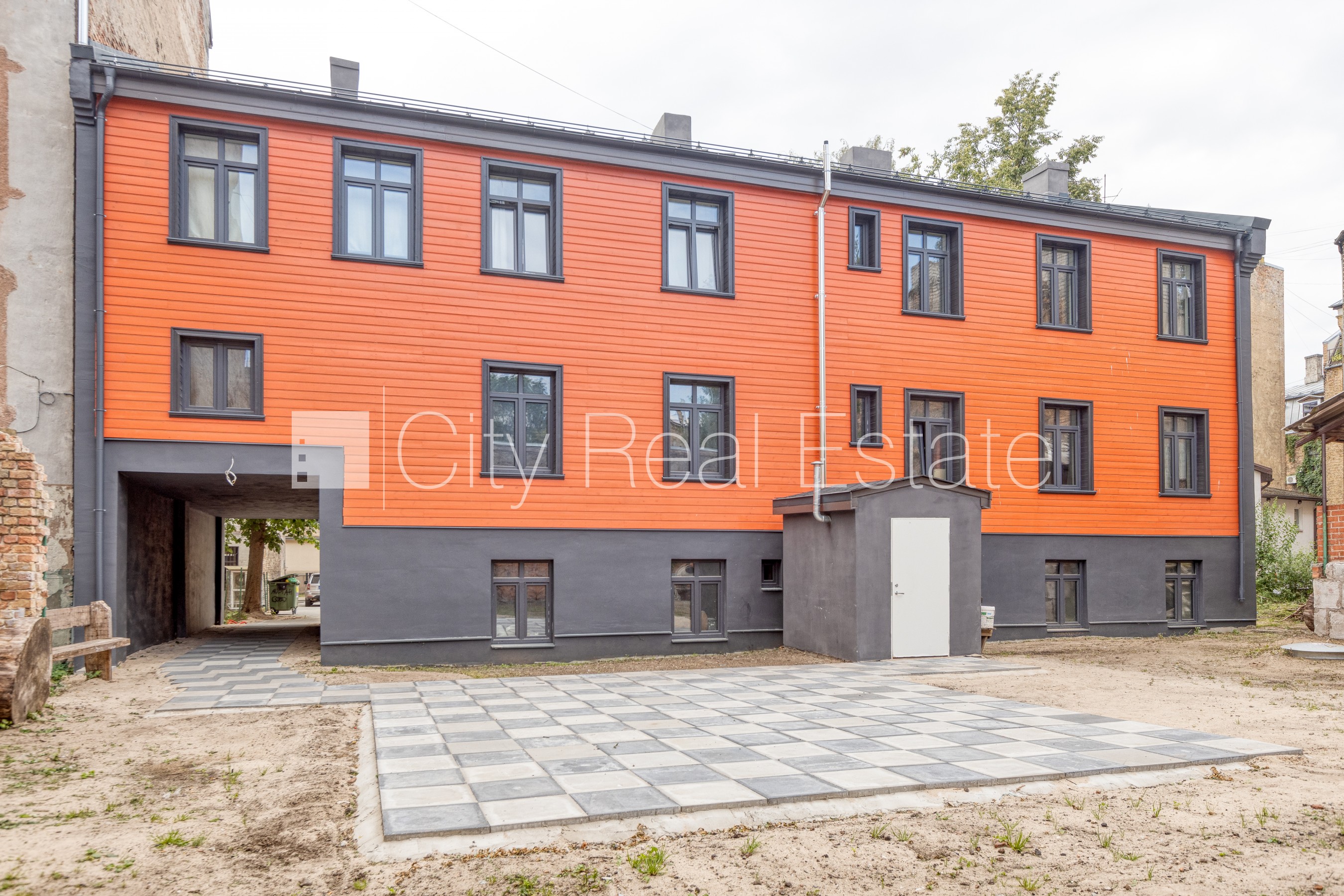 Sludinājumi. Fasādes māja, renovēta māja, energo efektīva māja, labiekārtota apzaļumota teritorija, slēgta Cena: 110400 EUR Foto #14
