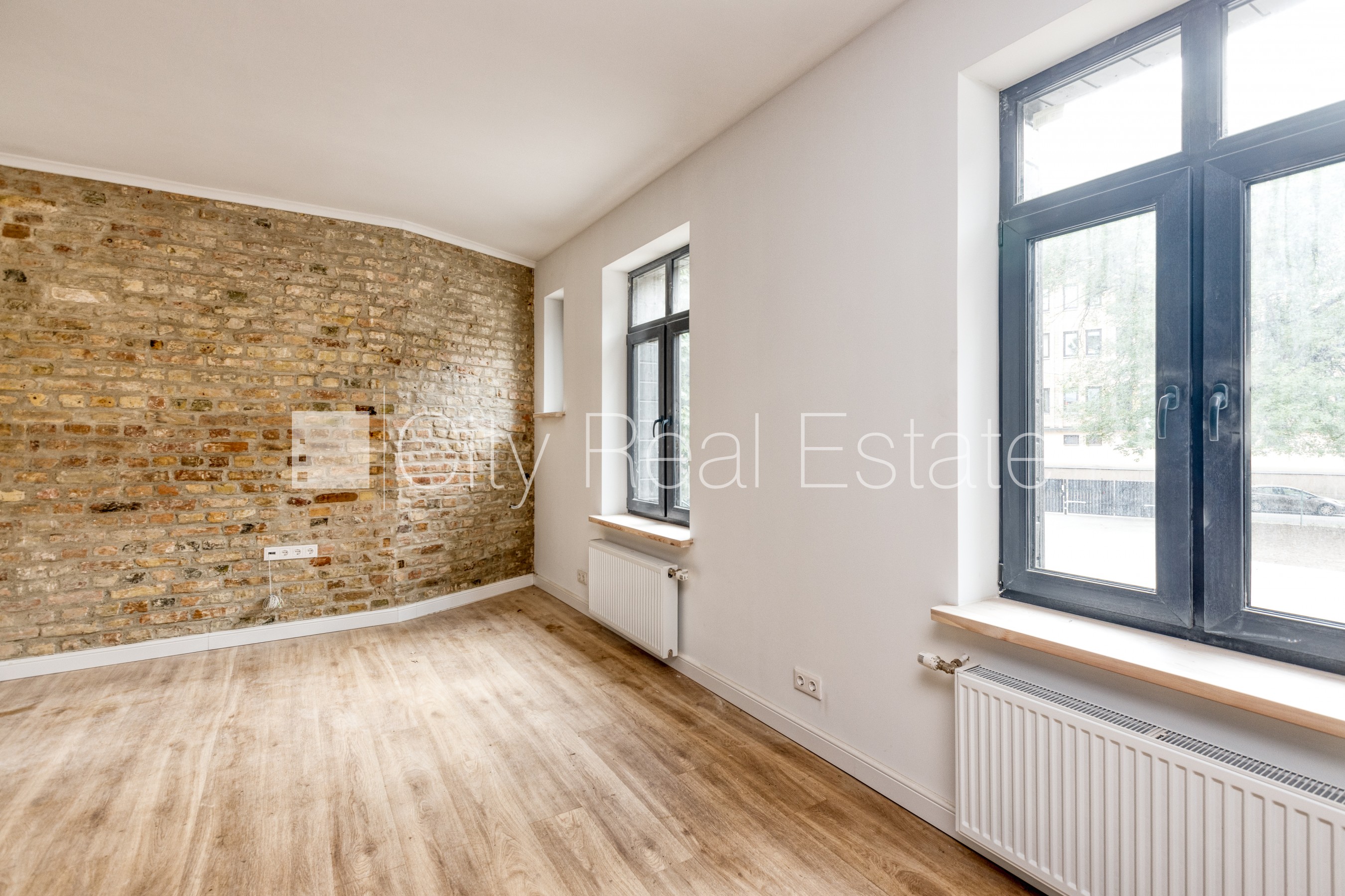 Sludinājumi. Fasādes māja, renovēta māja, energo efektīva māja, labiekārtota apzaļumota teritorija, slēgta Cena: 110400 EUR Foto #2