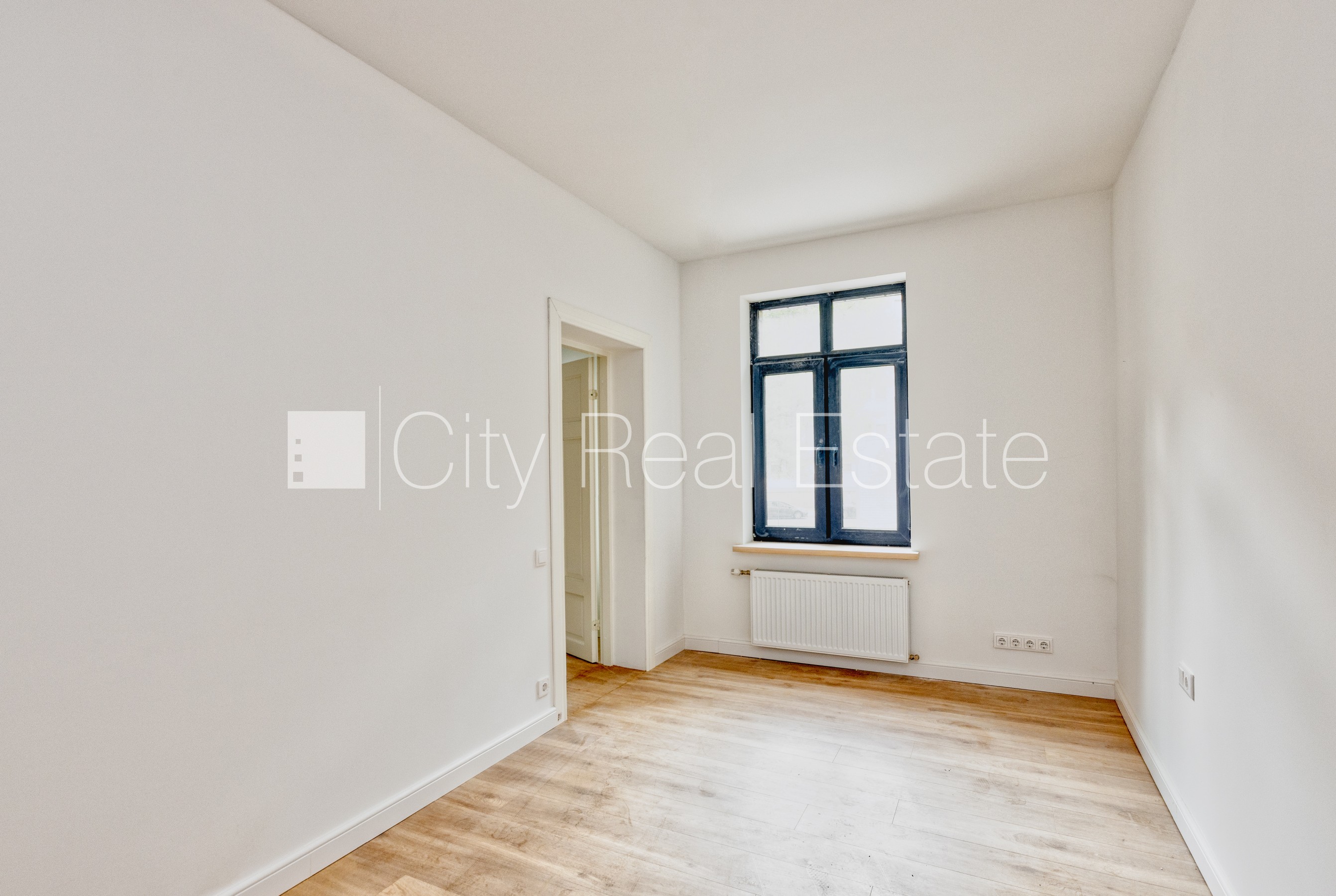 Sludinājumi. Fasādes māja, renovēta māja, energo efektīva māja, labiekārtota apzaļumota teritorija, slēgta Cena: 110400 EUR Foto #3