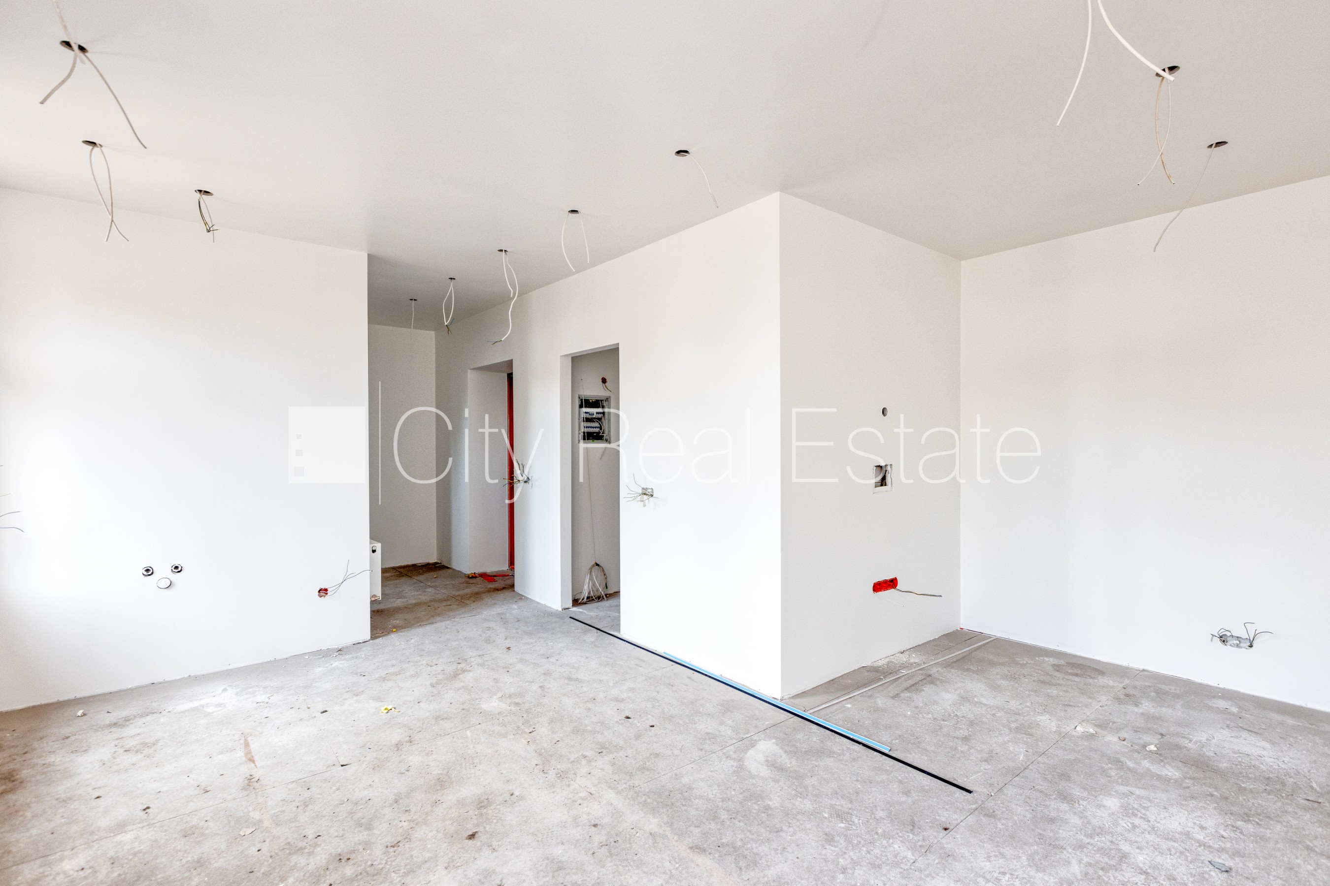 Sludinājumi. Fasādes māja, renovēta māja, energo efektīva māja, labiekārtota apzaļumota teritorija, slēgta Cena: 110400 EUR Foto #4