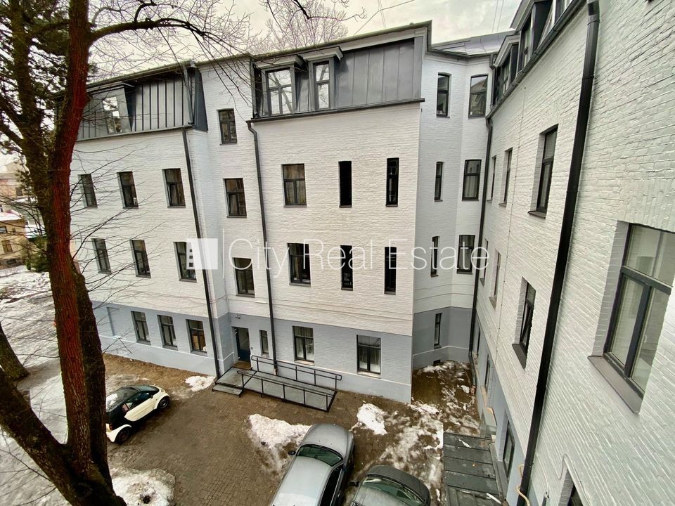 Sludinājumi. Fasādes māja, renovēta māja, slēgts pagalms, ieeja no ielas, kāpņu telpa pēc kosmētiskā remonta, Cena: 350 EUR/mēn Foto #12