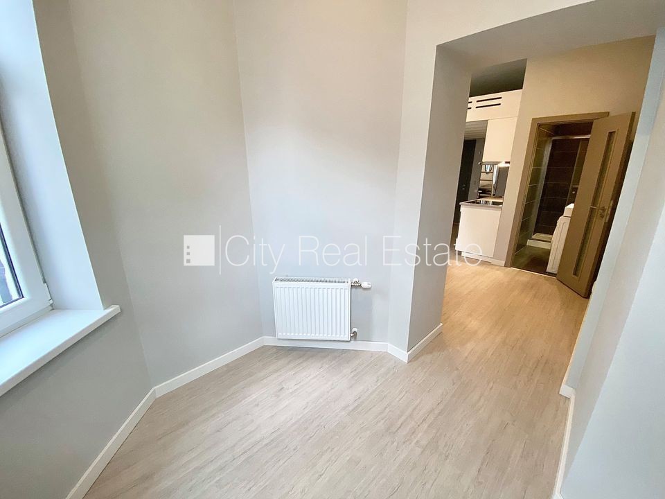 Sludinājumi. Fasādes māja, renovēta māja, slēgts pagalms, ieeja no ielas, kāpņu telpa pēc kosmētiskā remonta, Cena: 350 EUR/mēn Foto #11