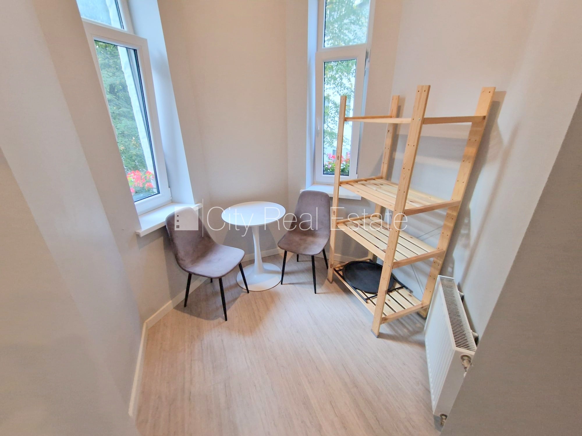 Sludinājumi. Fasādes māja, renovēta māja, slēgts pagalms, ieeja no ielas, kāpņu telpa pēc kosmētiskā remonta, Cena: 350 EUR/mēn Foto #9