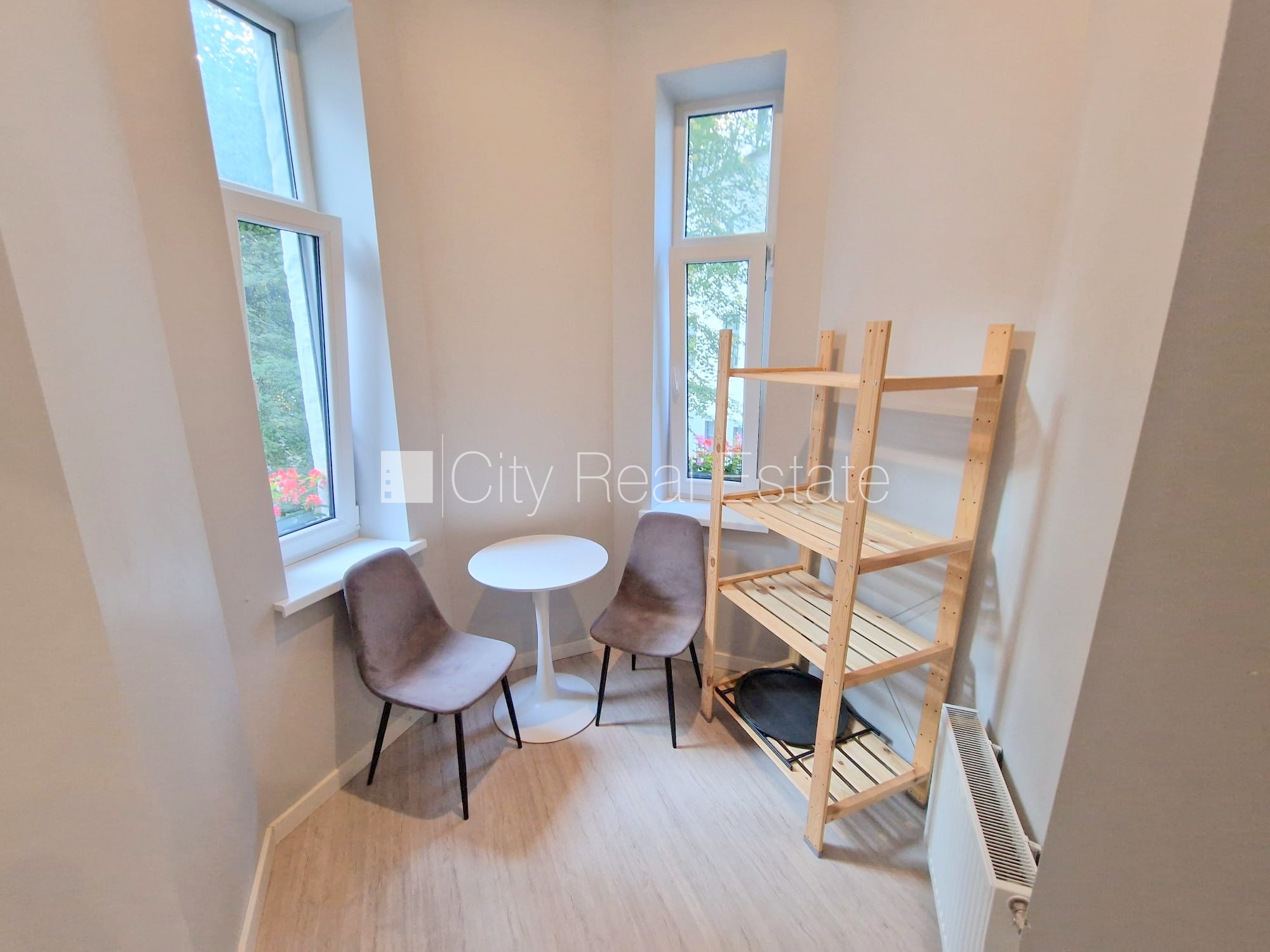 Sludinājumi. Fasādes māja, renovēta māja, slēgts pagalms, ieeja no ielas, kāpņu telpa pēc kosmētiskā remonta, Cena: 350 EUR/mēn Foto #10