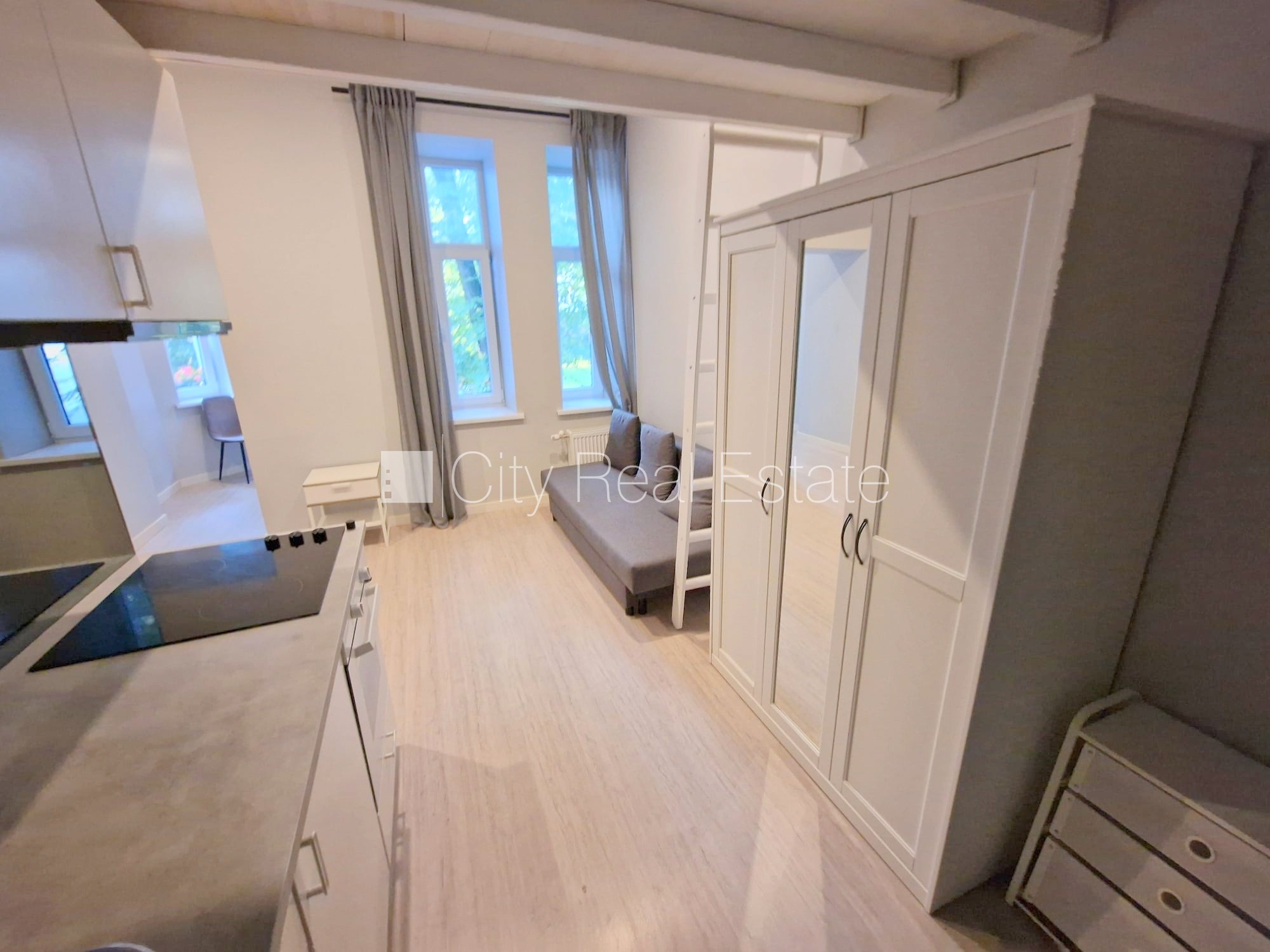 Sludinājumi. Fasādes māja, renovēta māja, slēgts pagalms, ieeja no ielas, kāpņu telpa pēc kosmētiskā remonta, Cena: 350 EUR/mēn Foto #5