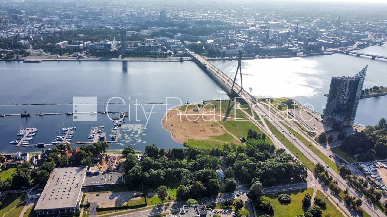 Sludinājumi. Teritorija ar plānoto apbūves blīvumu 220 %, zeme paredzēta komercapbūvei, atļauts būvēt četru Cena: 1.1e+06 EUR Foto #4