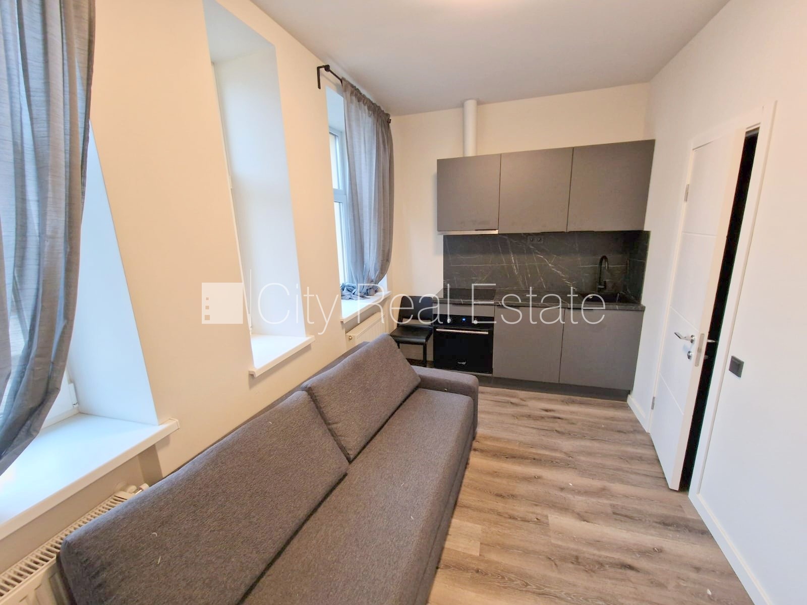 Объявление. Здание во дворе, реновированный дом, закрытый двор, охраняемый двор, вход с улицы и со двора, Цена: 330 EUR/мес. Foto #5