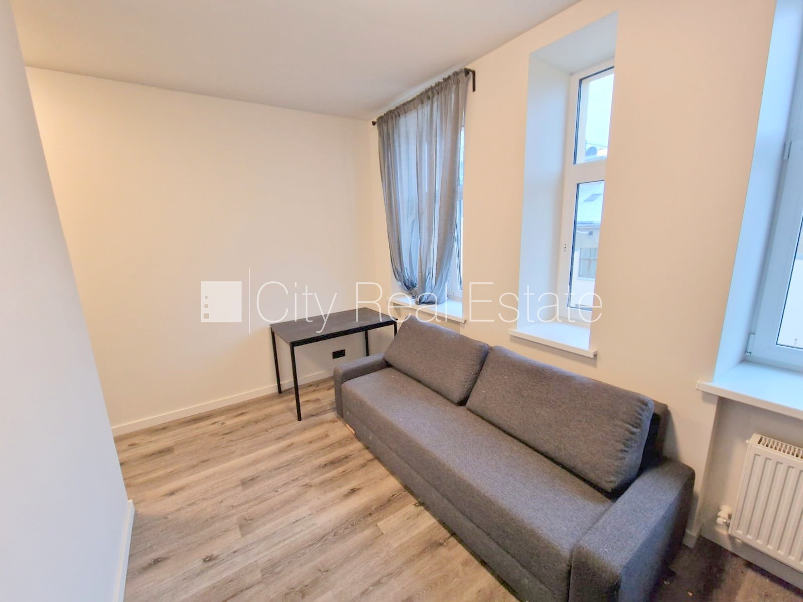 Объявление. Здание во дворе, реновированный дом, закрытый двор, охраняемый двор, вход с улицы и со двора, Цена: 330 EUR/мес. Foto #1