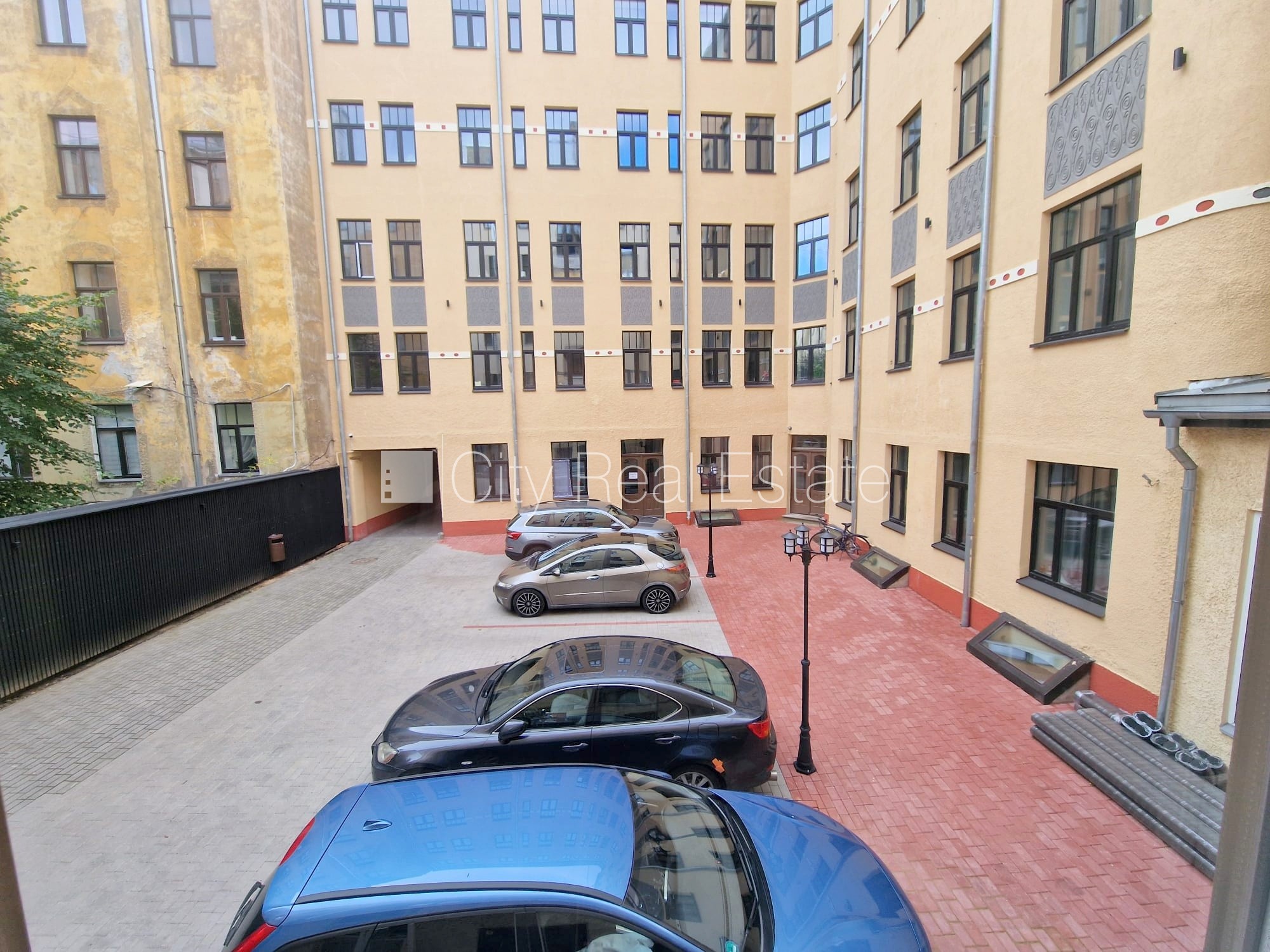 Объявление. Здание во дворе, реновированный дом, закрытый двор, охраняемый двор, вход с улицы и со двора, Цена: 330 EUR/мес. Foto #14