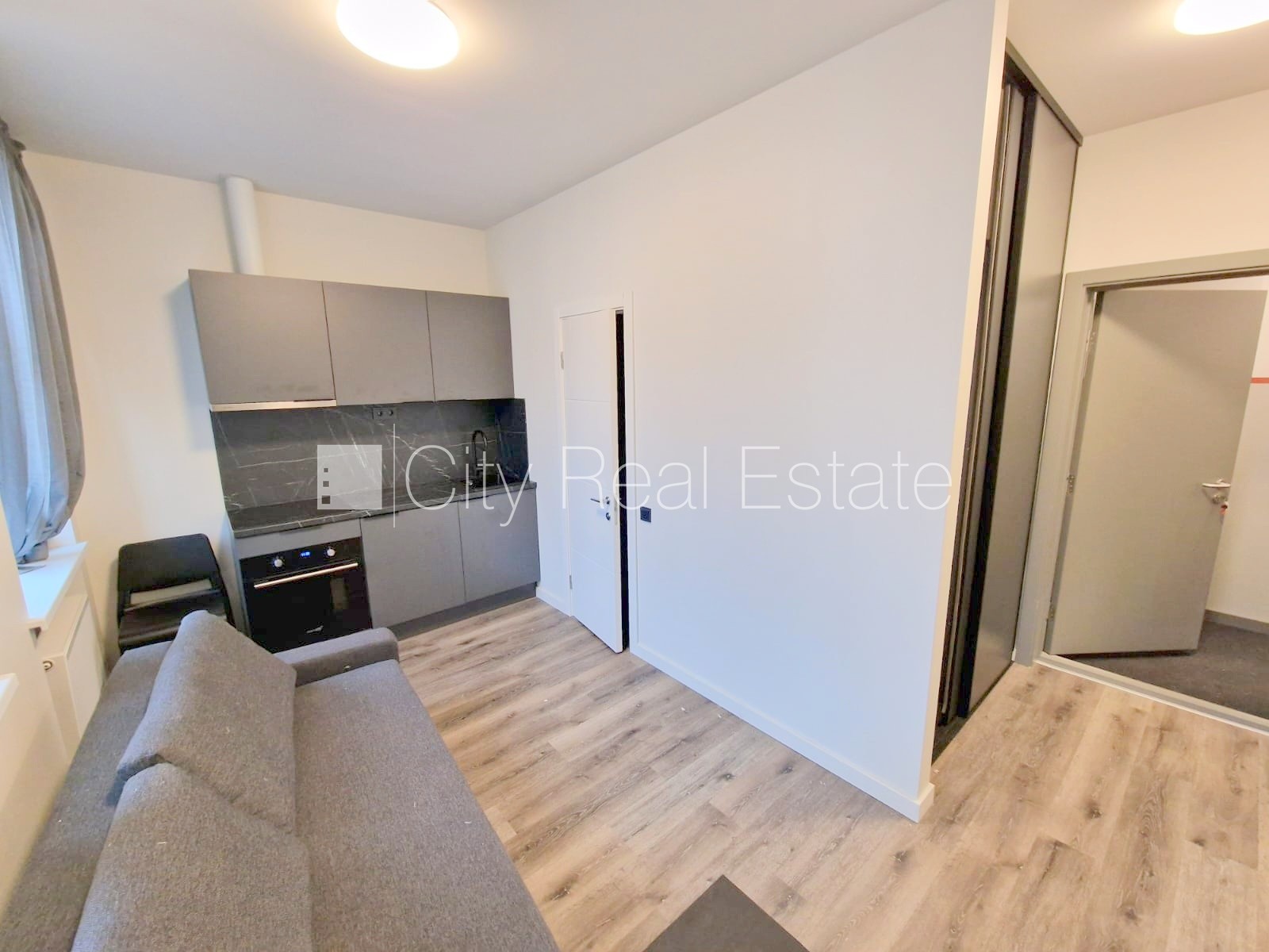 Объявление. Здание во дворе, реновированный дом, закрытый двор, охраняемый двор, вход с улицы и со двора, Цена: 330 EUR/мес. Foto #6