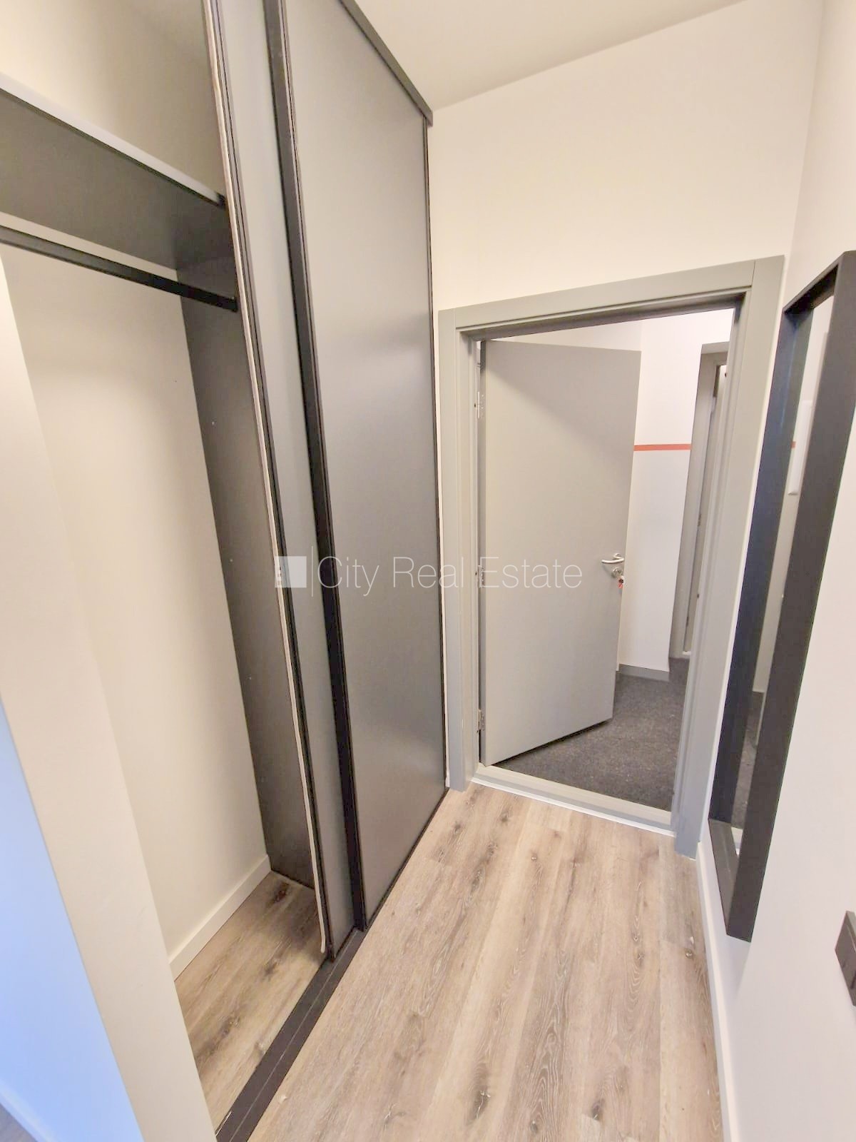 Объявление. Здание во дворе, реновированный дом, закрытый двор, охраняемый двор, вход с улицы и со двора, Цена: 330 EUR/мес. Foto #10