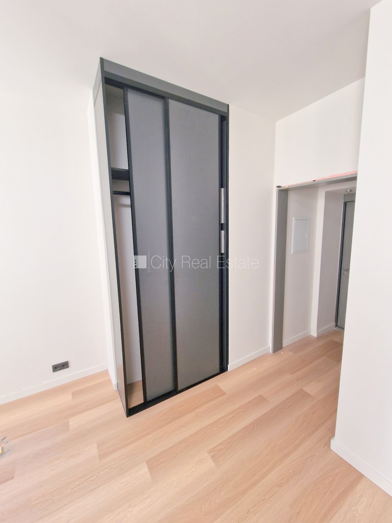 Sludinājumi. Pagalma ēka, renovēta māja, slēgts pagalms, apsargāts pagalms, ieeja no ielas un pagalma, kāpņu Cena: 350 EUR/mēn Foto #15