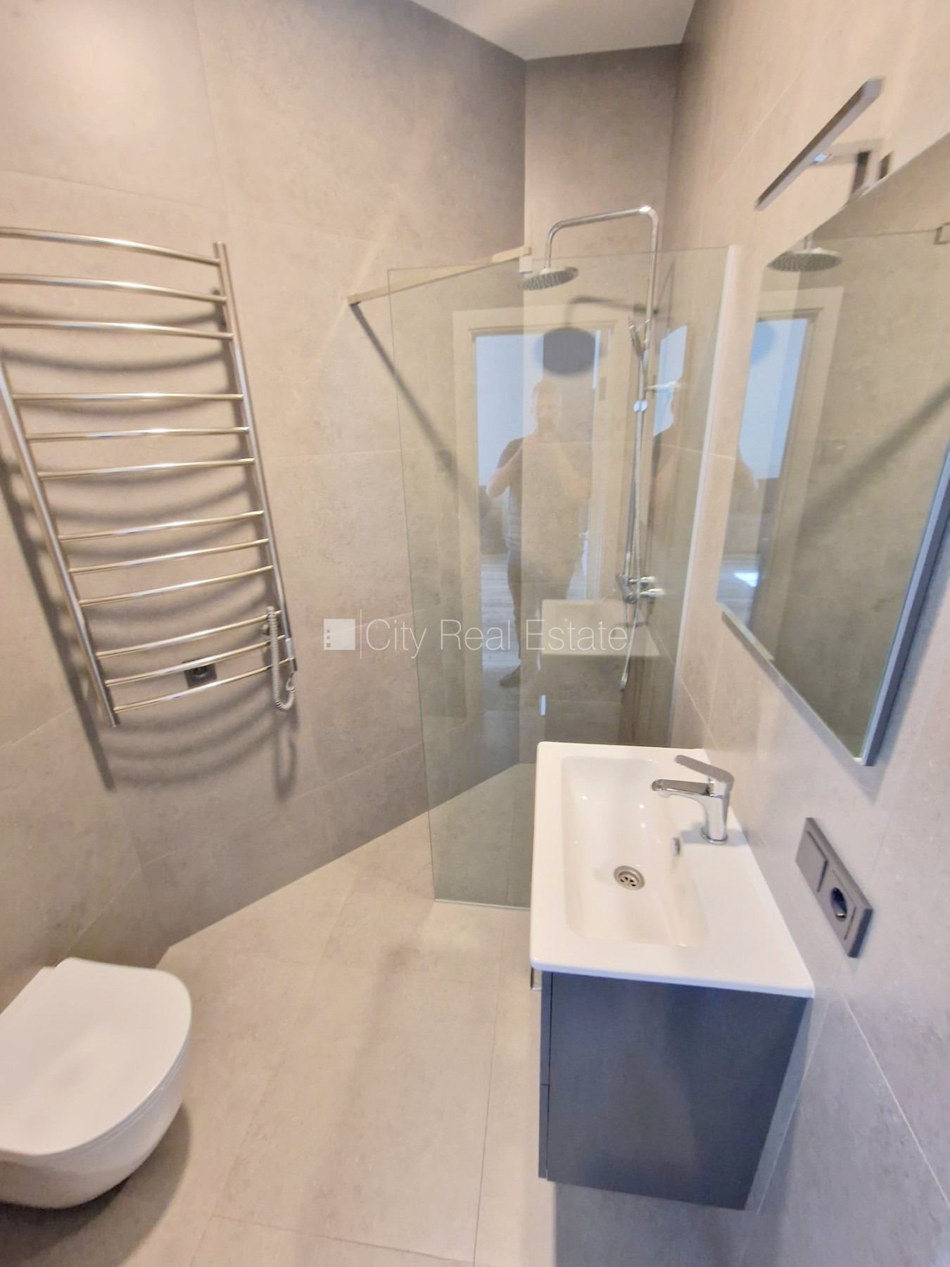 Sludinājumi. Pagalma ēka, renovēta māja, slēgts pagalms, apsargāts pagalms, ieeja no ielas un pagalma, kāpņu Cena: 350 EUR/mēn Foto #17