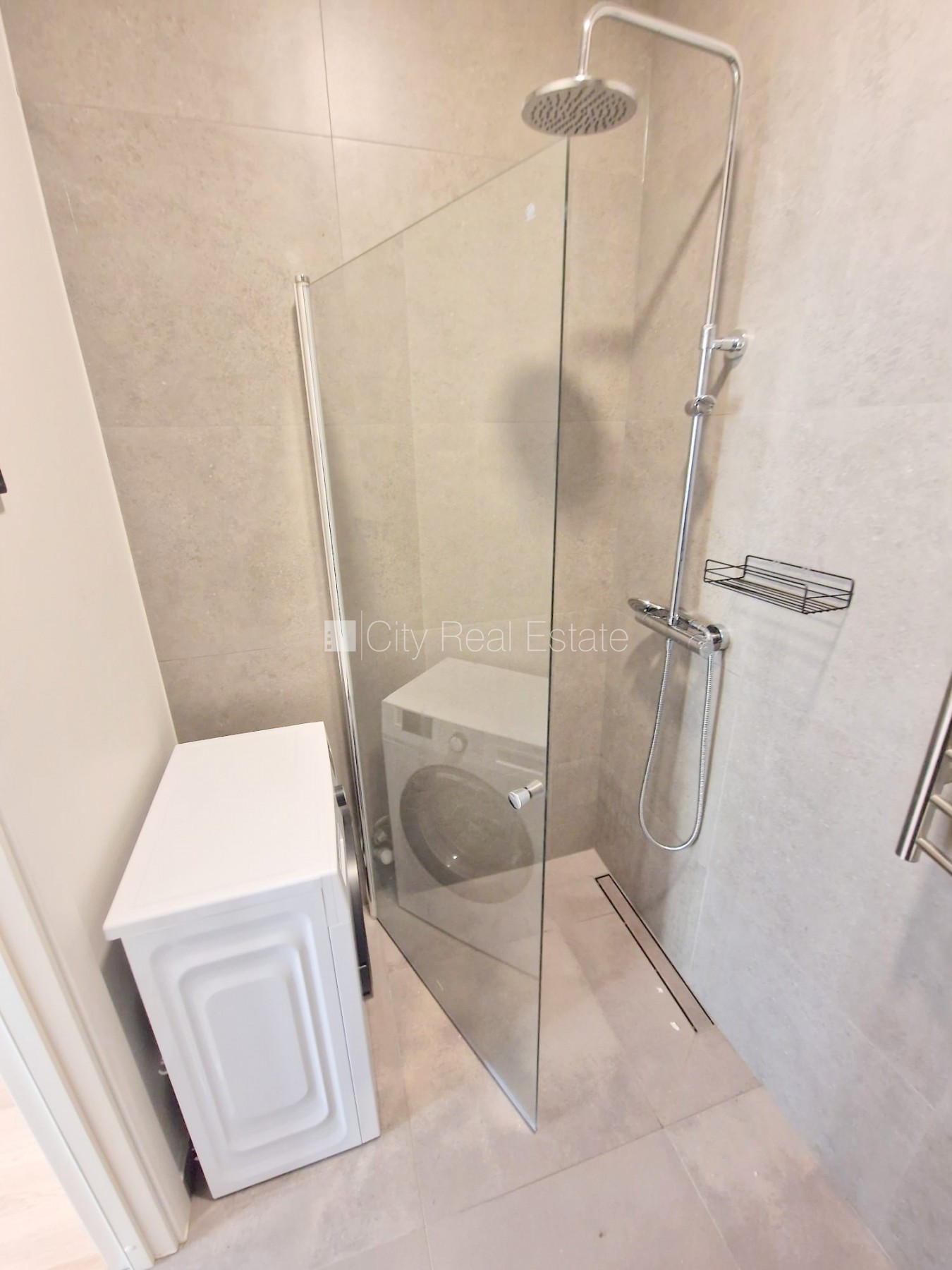 Sludinājumi. Pagalma ēka, renovēta māja, slēgts pagalms, apsargāts pagalms, ieeja no ielas un pagalma, kāpņu Cena: 350 EUR/mēn Foto #18