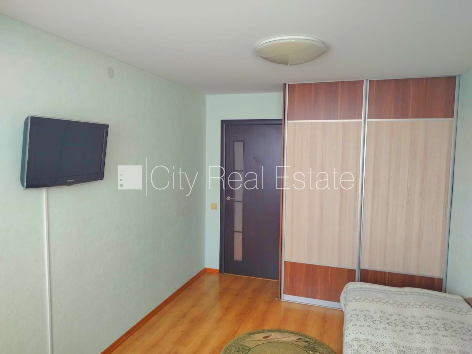 Sludinājumi. Renovēta māja, labiekārtots apzaļumots pagalms, vieta vairākām automašīnām, pagalmā bērnu spēļu Cena: 79000 EUR Foto #8