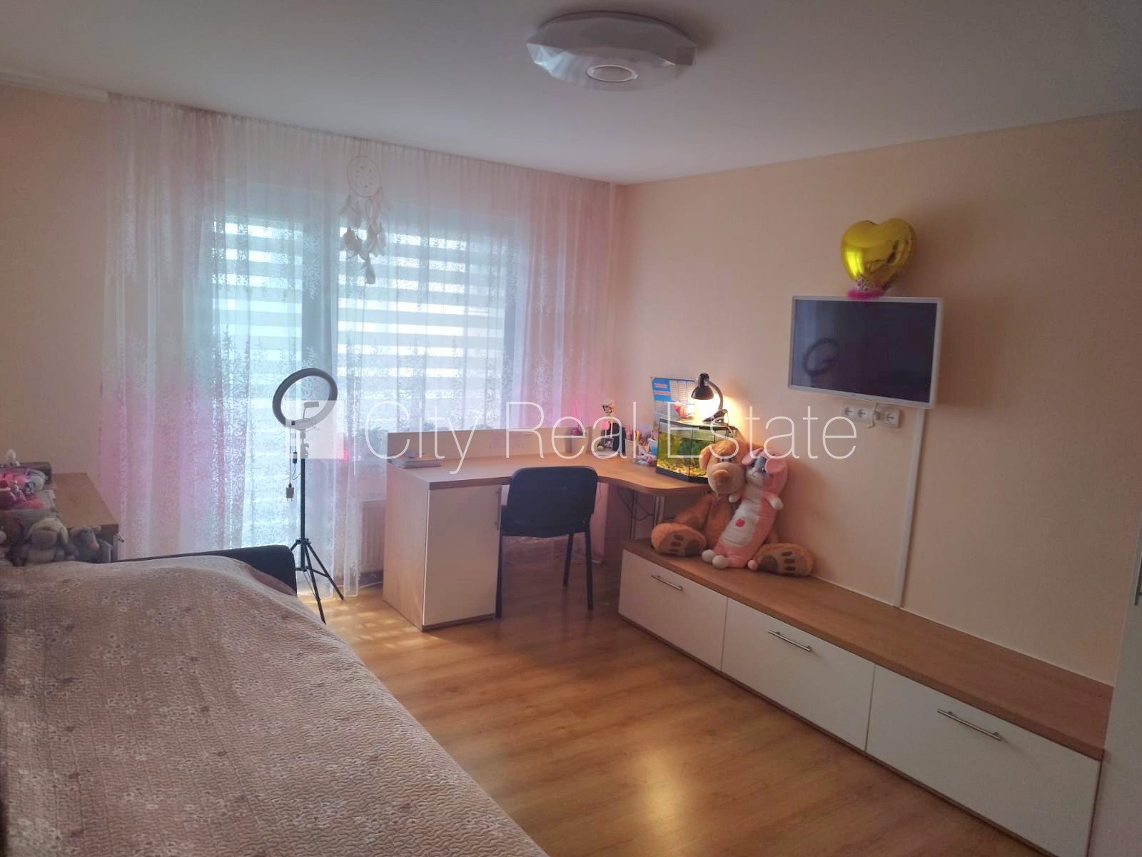 Sludinājumi. Renovēta māja, labiekārtots apzaļumots pagalms, vieta vairākām automašīnām, pagalmā bērnu spēļu Cena: 79000 EUR Foto #9