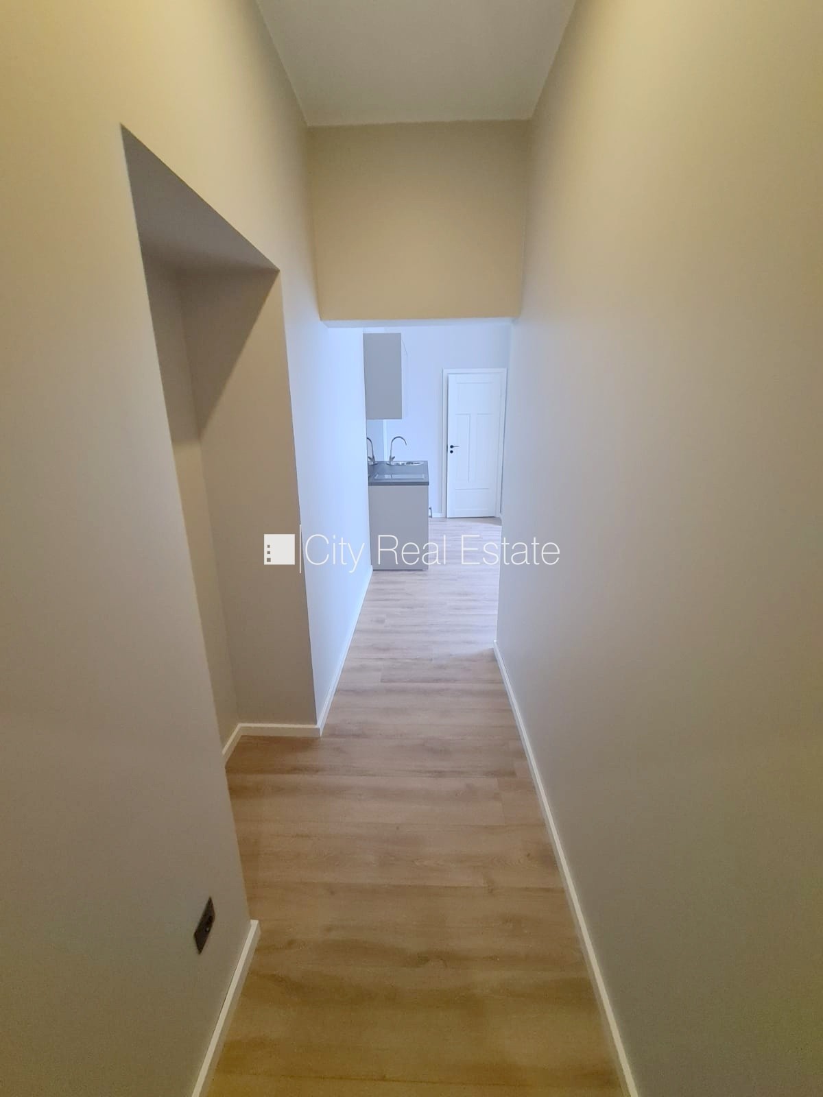 Sludinājumi. Fasādes māja, renovēta māja, slēgts pagalms, ieeja no ielas un pagalma, kāpņu telpa pēc kapitālā Cena: 420 EUR/mēn Foto #18