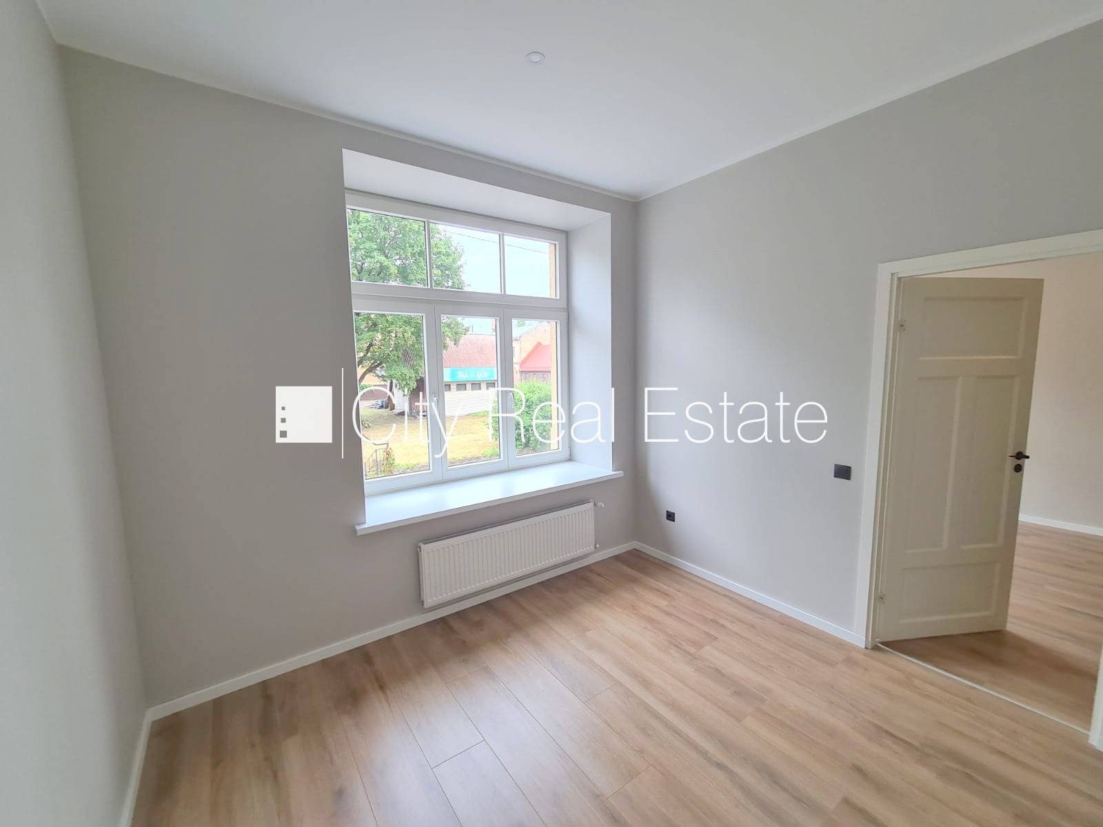 Sludinājumi. Fasādes māja, renovēta māja, slēgts pagalms, ieeja no ielas un pagalma, kāpņu telpa pēc kapitālā Cena: 420 EUR/mēn Foto #12