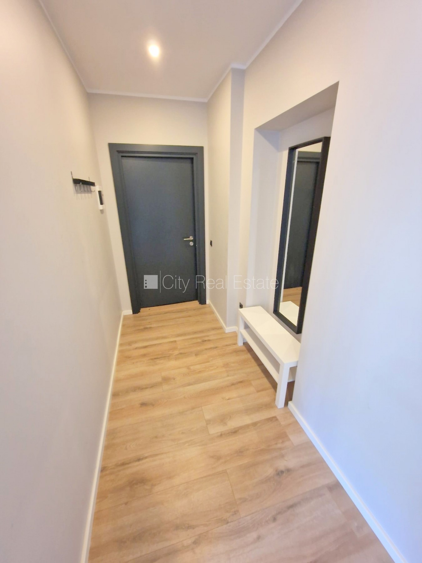Sludinājumi. Fasādes māja, renovēta māja, slēgts pagalms, ieeja no ielas un pagalma, kāpņu telpa pēc kapitālā Cena: 420 EUR/mēn Foto #19