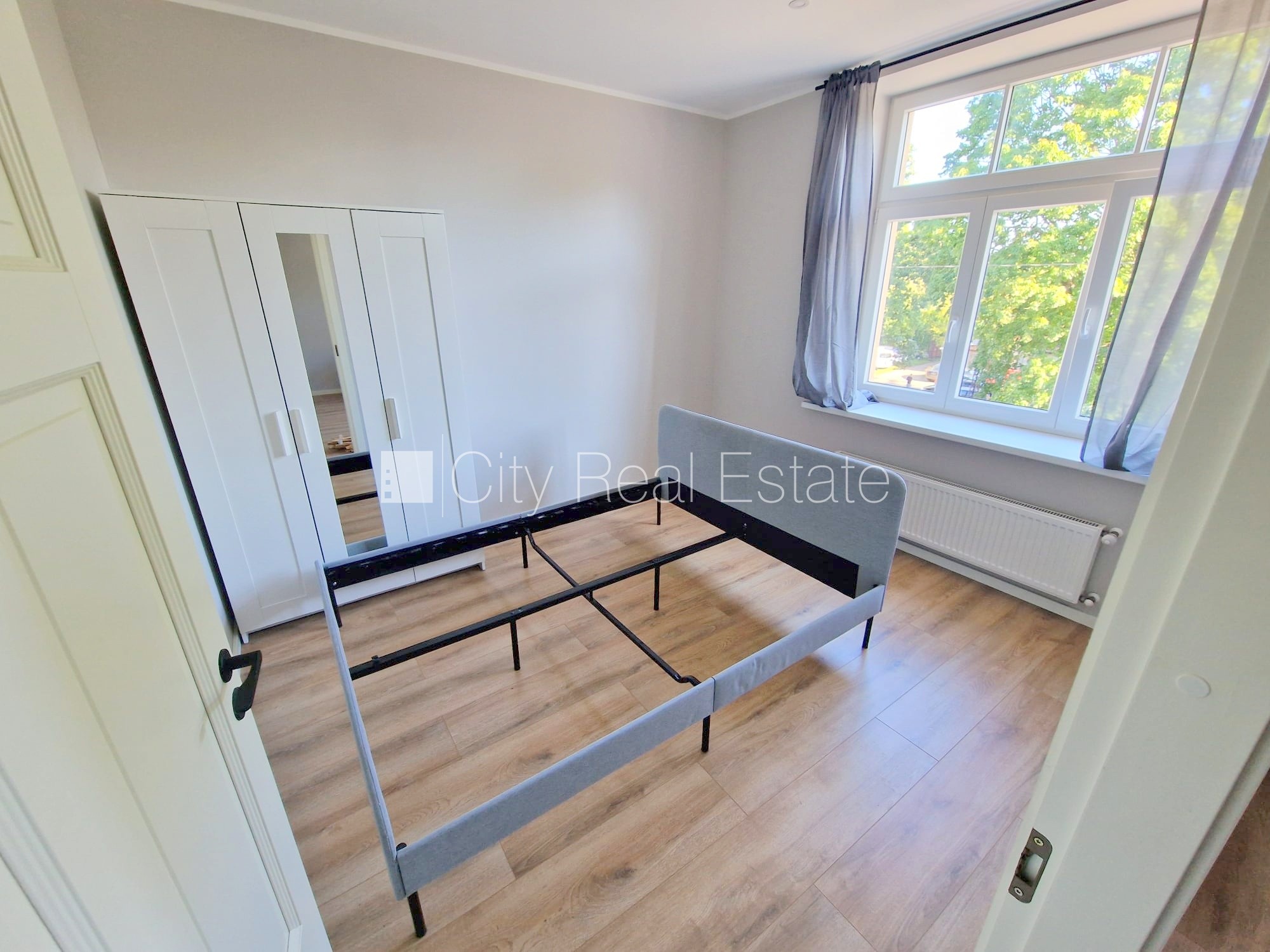 Sludinājumi. Fasādes māja, renovēta māja, slēgts pagalms, ieeja no ielas un pagalma, kāpņu telpa pēc kapitālā Cena: 420 EUR/mēn Foto #8