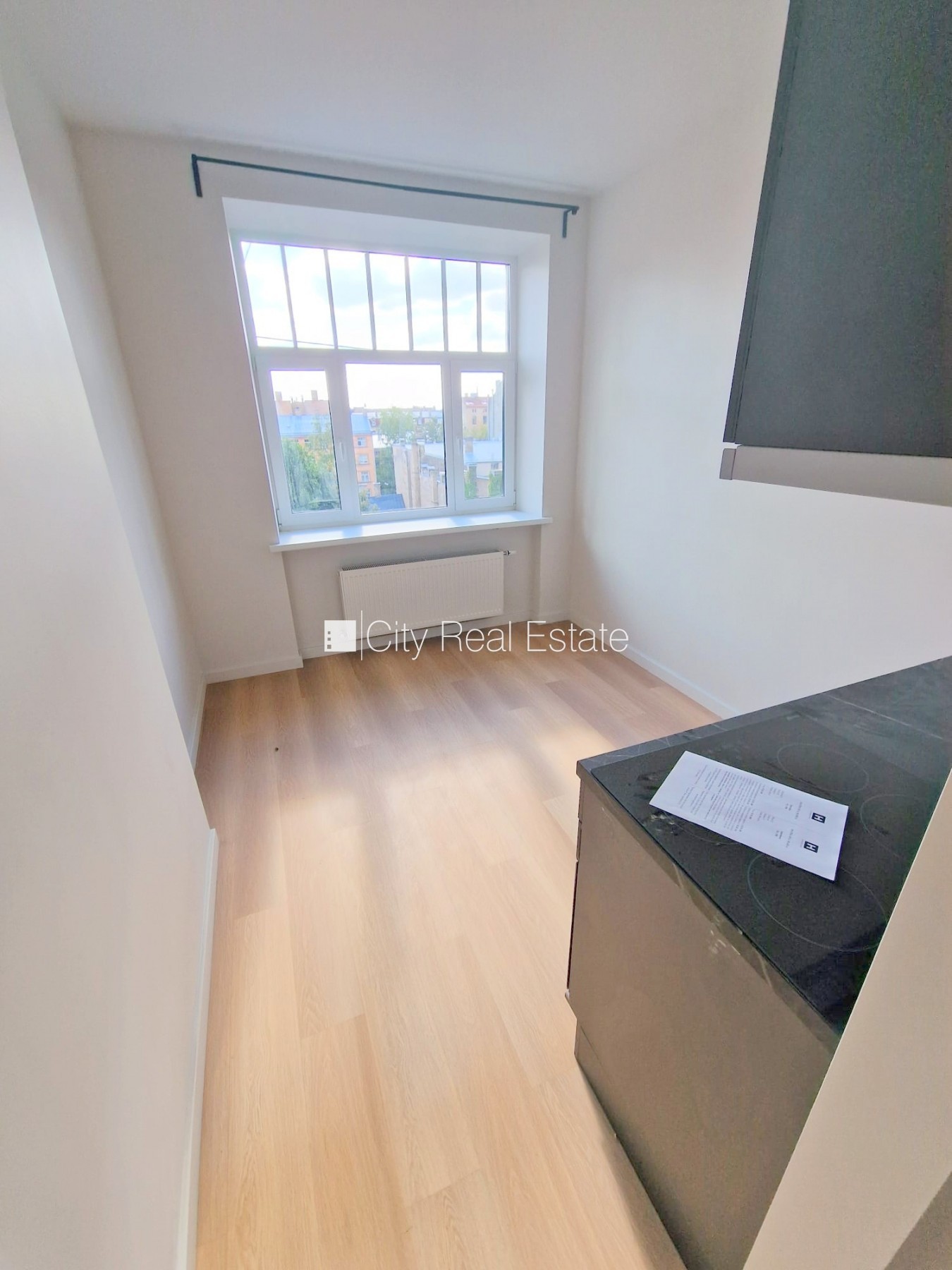 Sludinājumi. Pagalma ēka, renovēta māja, slēgts pagalms, ieeja no ielas un pagalma, kāpņu telpa pēc kapitālā Cena: 300 EUR/mēn Foto #5