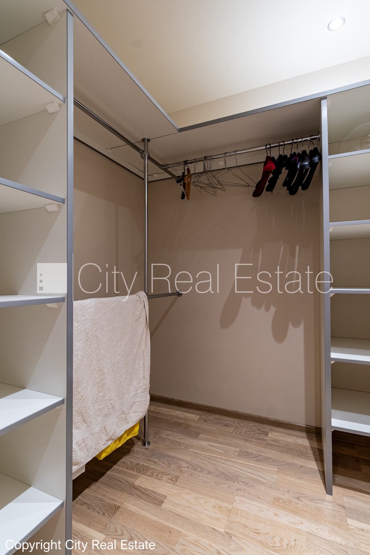 Sludinājumi. Projekts - De Luxe, jaunceltne, labiekārtota apzaļumota teritorija, bruģēts piebraucamais ceļš, Cena: 1500 EUR/mēn Foto #15