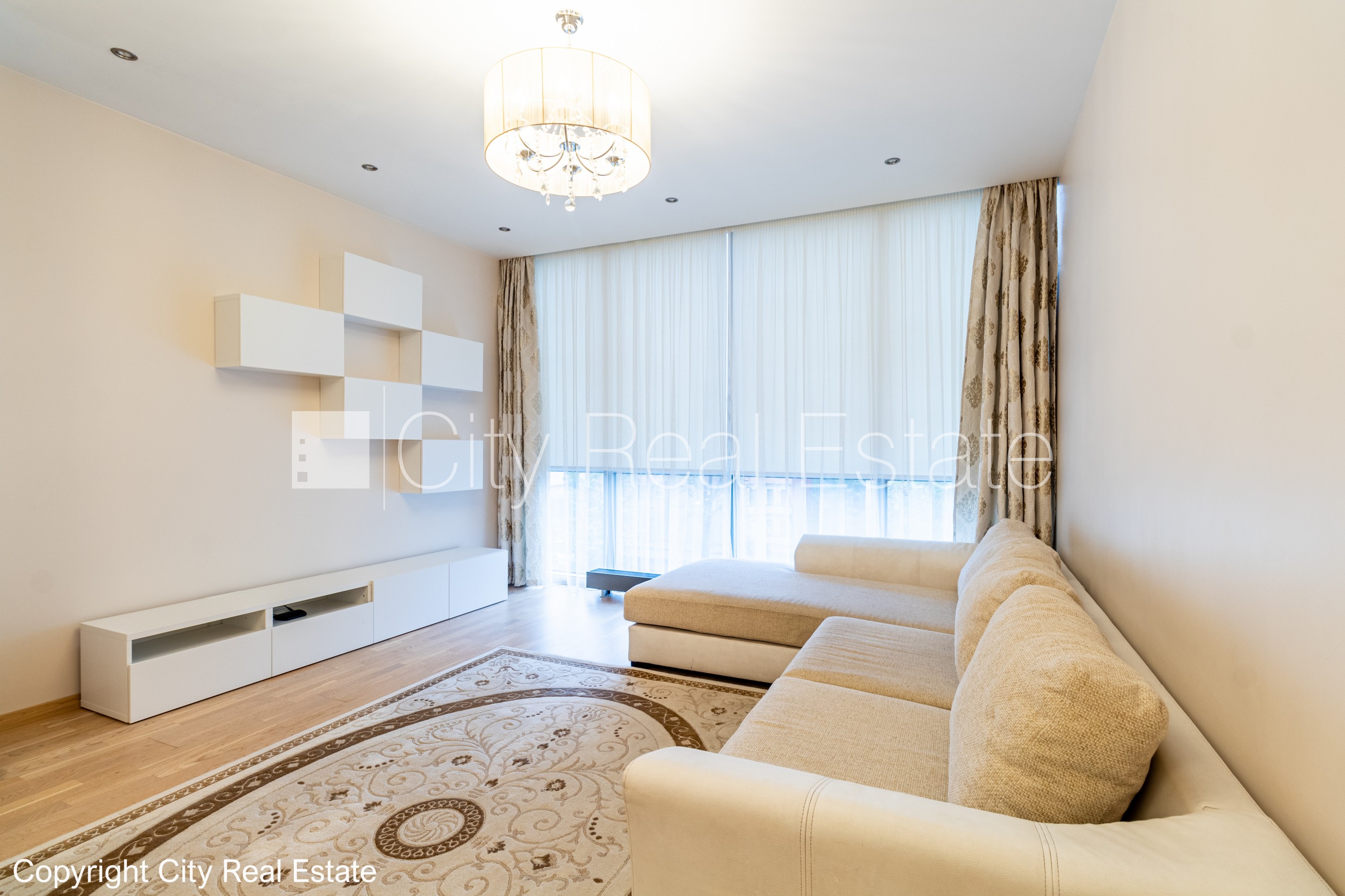 Sludinājumi. Projekts - De Luxe, jaunceltne, labiekārtota apzaļumota teritorija, bruģēts piebraucamais ceļš, Cena: 1500 EUR/mēn Foto #2