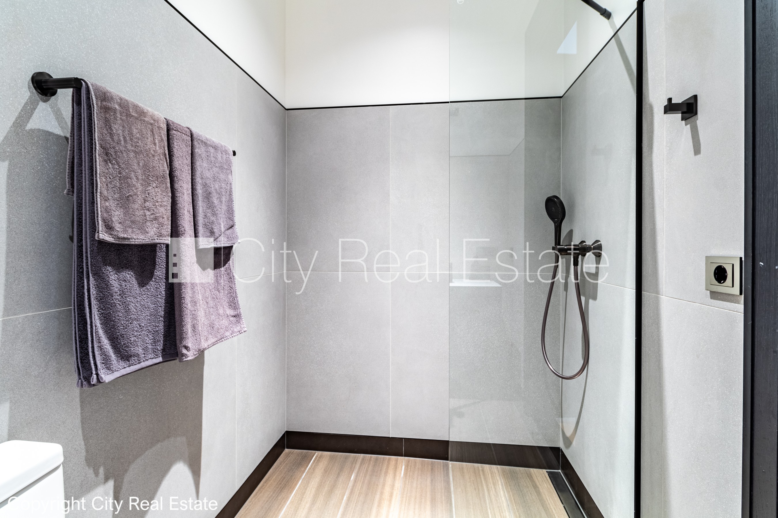 Sludinājumi. Jaunceltne, labiekārtota apzaļumota teritorija, slēgta teritorija, pazemes autostāvvieta, ieeja no Cena: 2900 EUR/mēn Foto #23