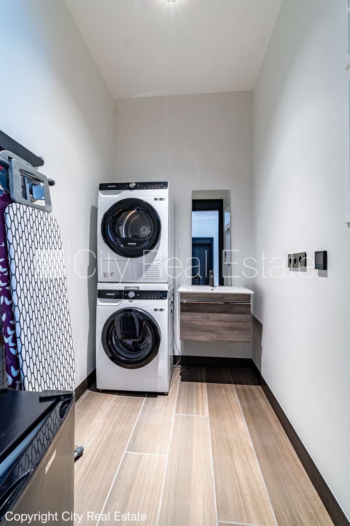 Sludinājumi. Jaunceltne, labiekārtota apzaļumota teritorija, slēgta teritorija, pazemes autostāvvieta, ieeja no Cena: 2900 EUR/mēn Foto #24