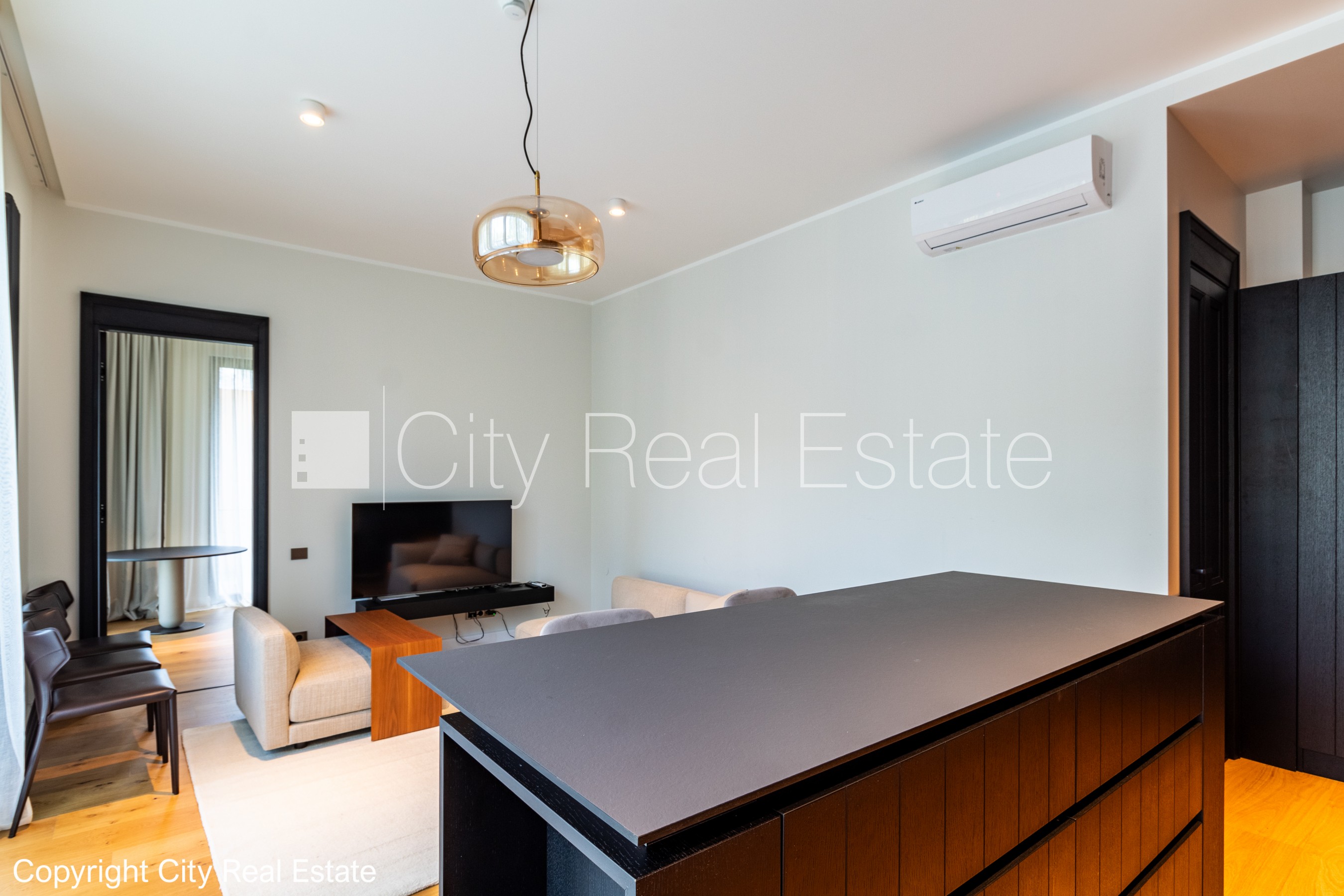 Объявление. Новостройка, зеленая территория, закрытая территория, подземная стоянка, вход с улицы, озеленённая Цена: 2100 EUR/мес. Foto #2