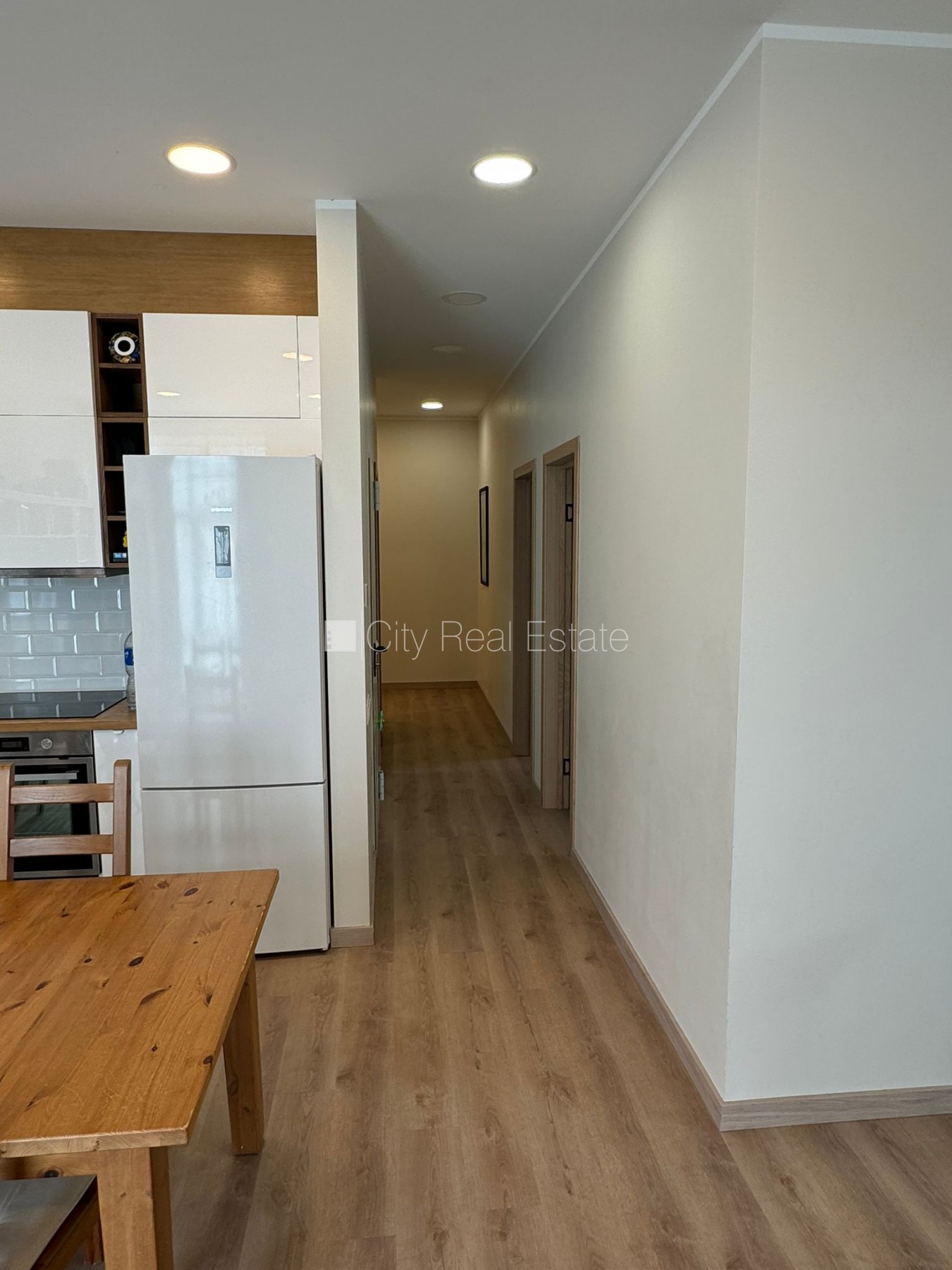 Sludinājumi. Jaunceltne, labiekārtota apzaļumota teritorija, iežogota teritorija, vieta automašīnai, logi vērsti Cena: 1100 EUR/mēn Foto #13