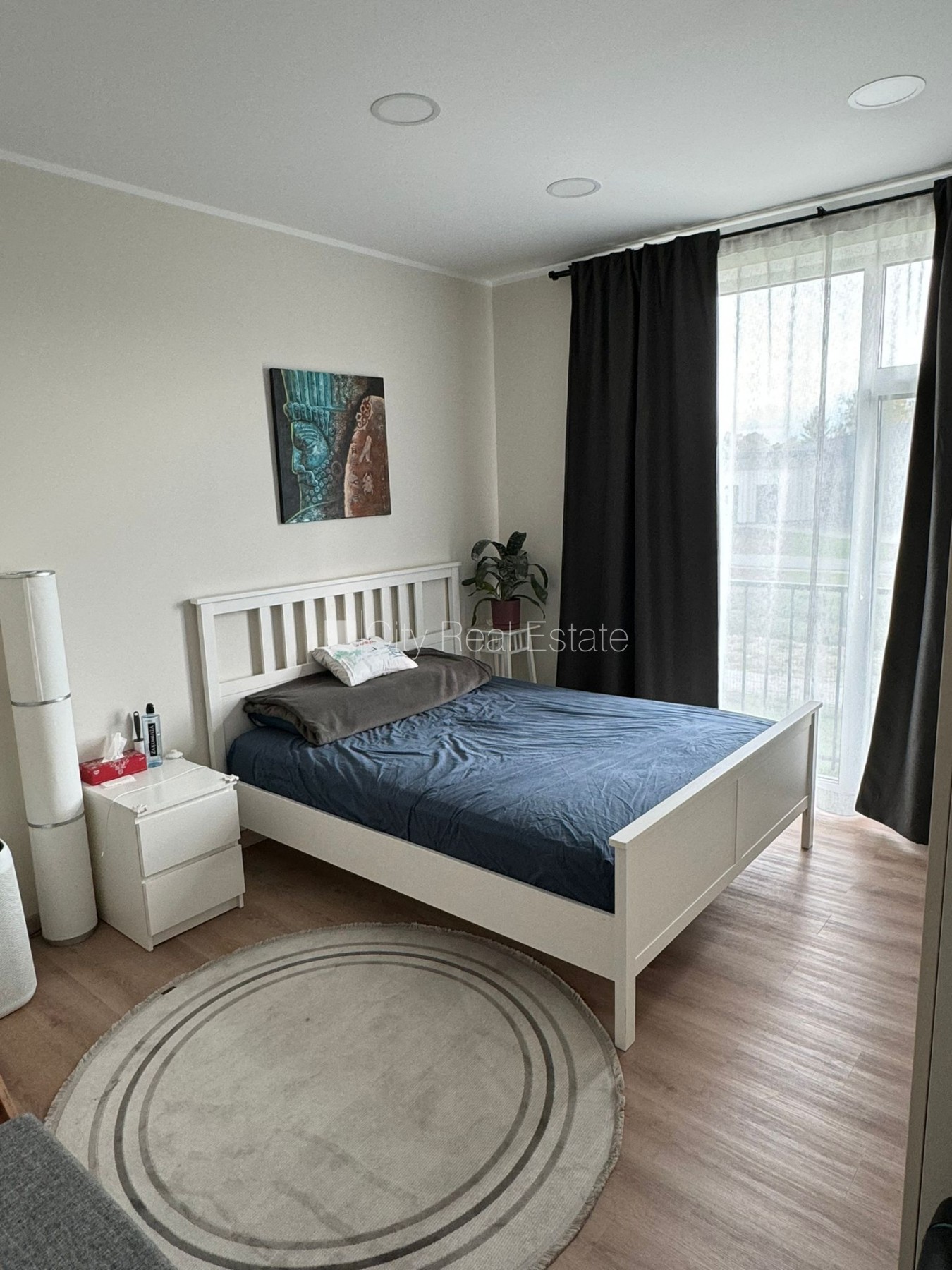 Sludinājumi. Jaunceltne, labiekārtota apzaļumota teritorija, iežogota teritorija, vieta automašīnai, logi vērsti Cena: 1100 EUR/mēn Foto #6