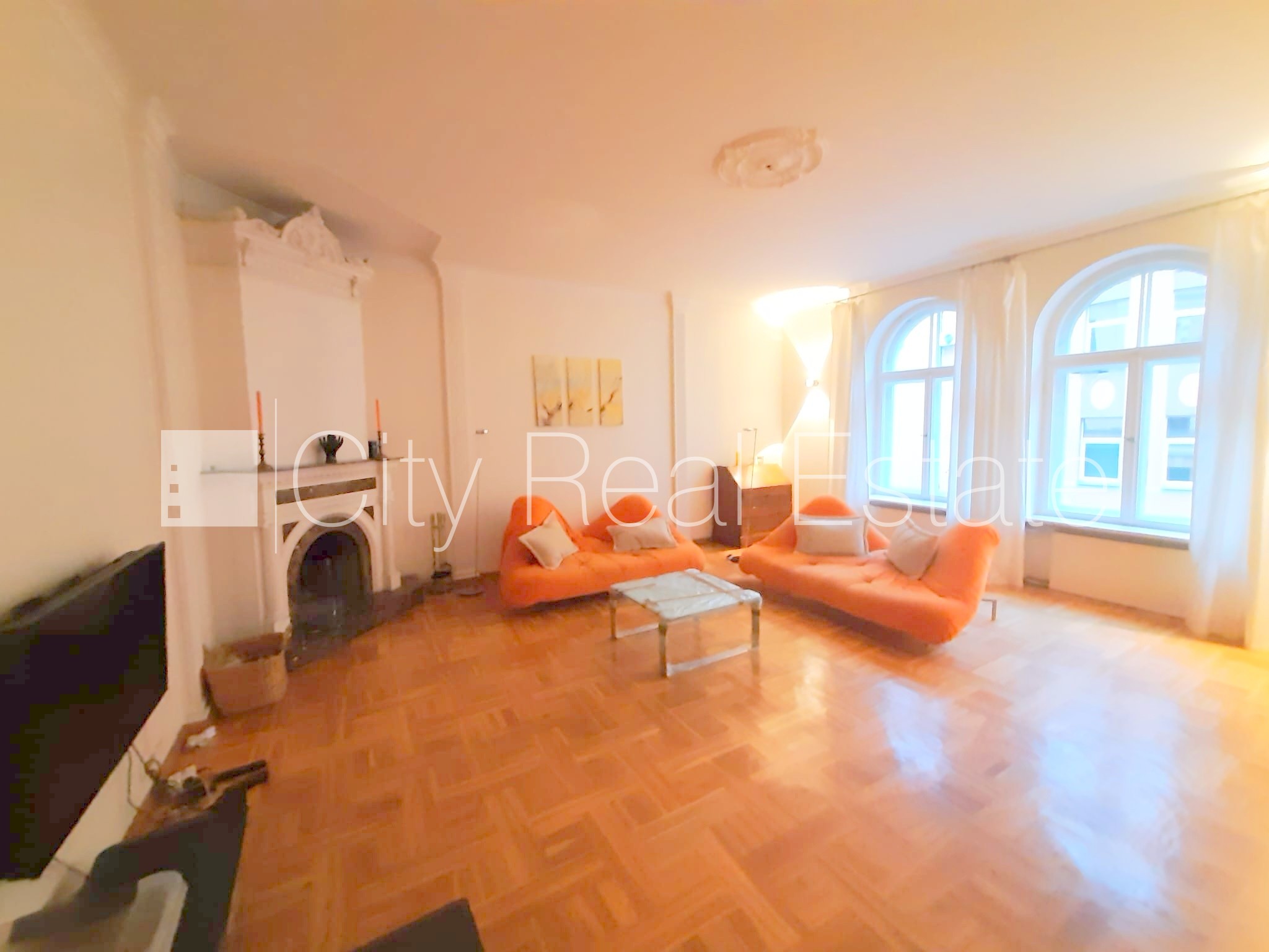 Sludinājumi. Zeme īpašumā, fasādes māja, renovēta māja, ieeja no pagalma, kāpņu telpa pēc kosmētiskā remonta, Cena: 220000 EUR Foto #1