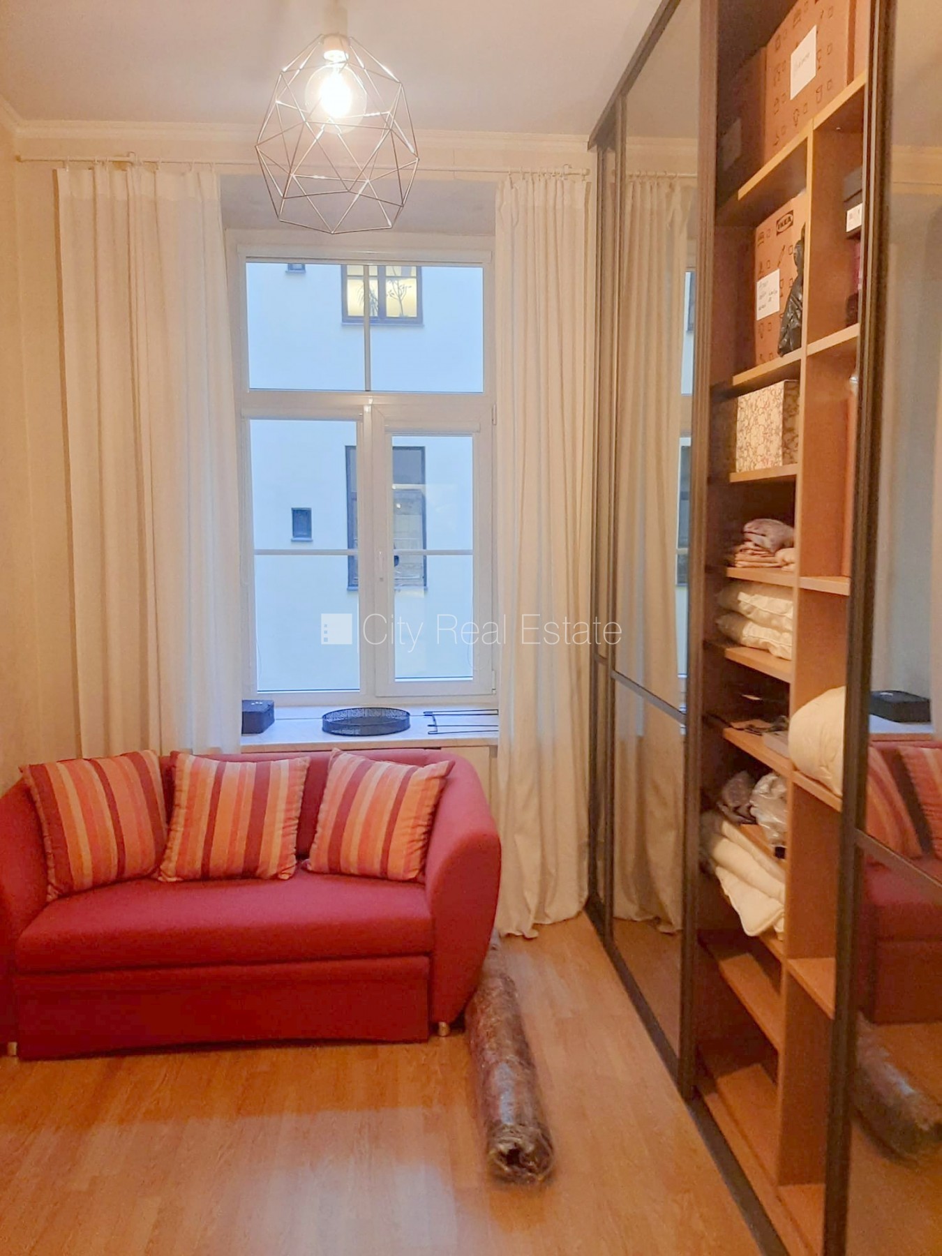 Sludinājumi. Zeme īpašumā, fasādes māja, renovēta māja, ieeja no pagalma, kāpņu telpa pēc kosmētiskā remonta, Cena: 220000 EUR Foto #6