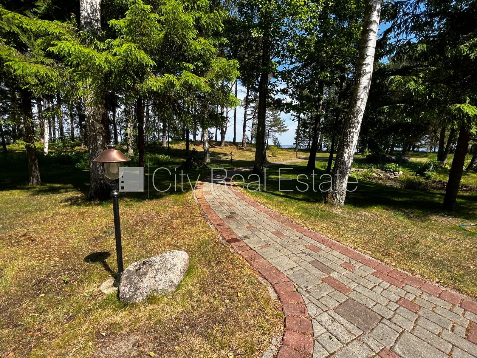 Sludinājumi. Labiekārtota apzaļumota teritorija, guļamistabu skaits 4 gab., siltumsūknis, filtri ūdens Cena: 555000 EUR Foto #21