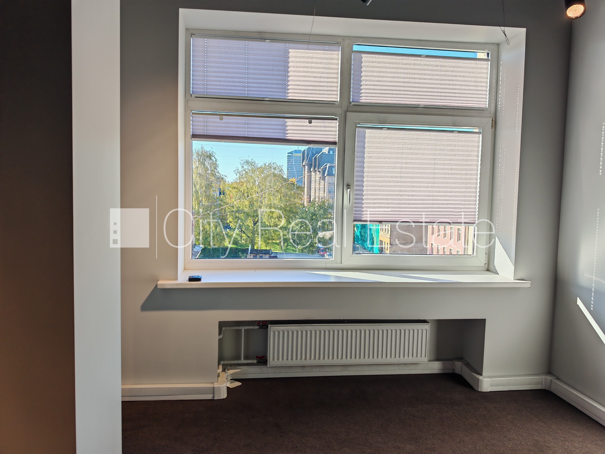 Sludinājumi. Teritorijas iebrauktuves vārti aprīkoti ar automatizētu atvēršanās un aizvēršanās sistēmu, iespēja Cena: 520 EUR/mēn Foto #4