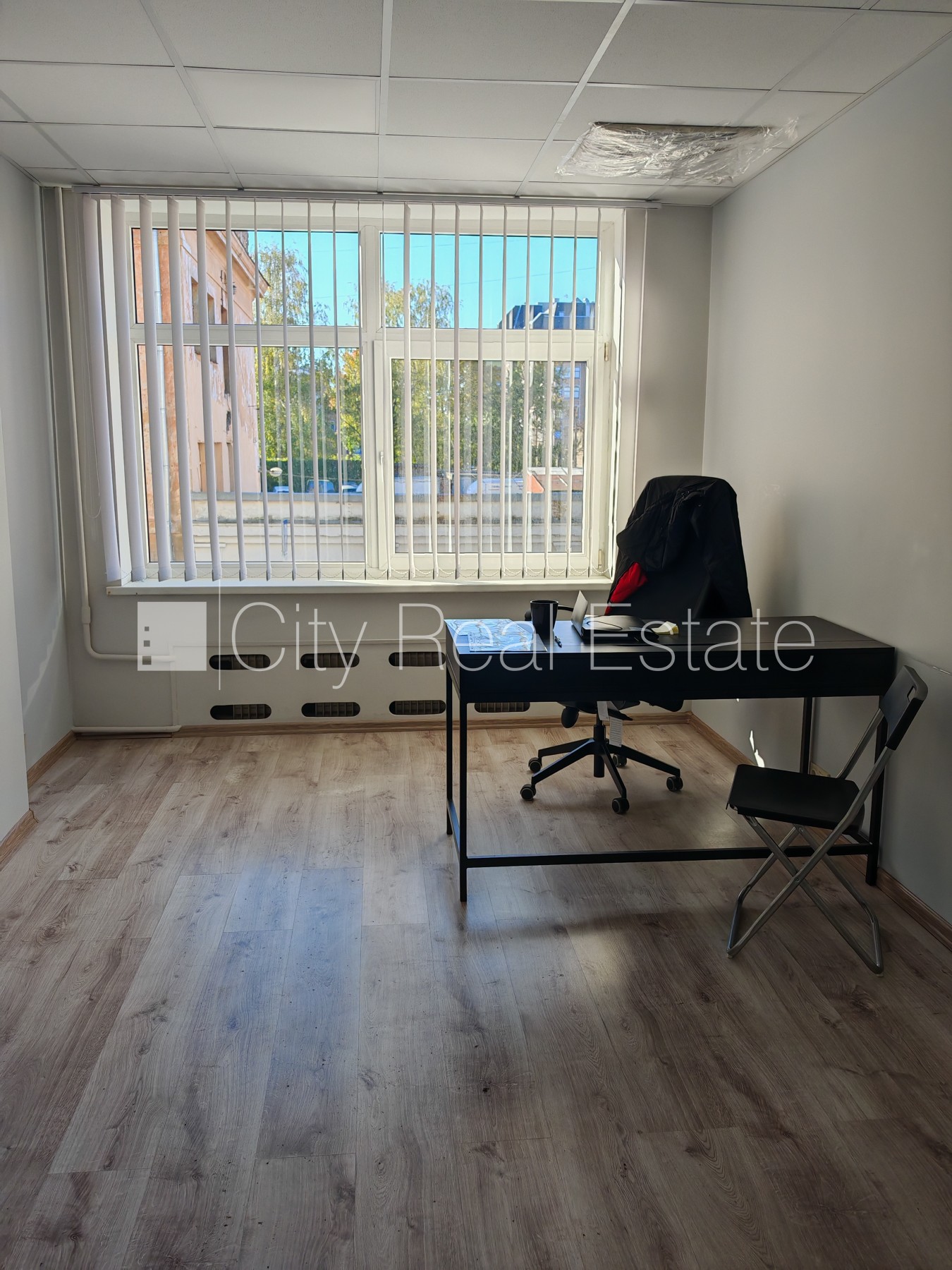 Sludinājumi. Renovēta māja, slēgts pagalms, teritorijas iebrauktuves vārti aprīkoti ar automatizētu atvēršanās Cena: 917 EUR/mēn Foto #6