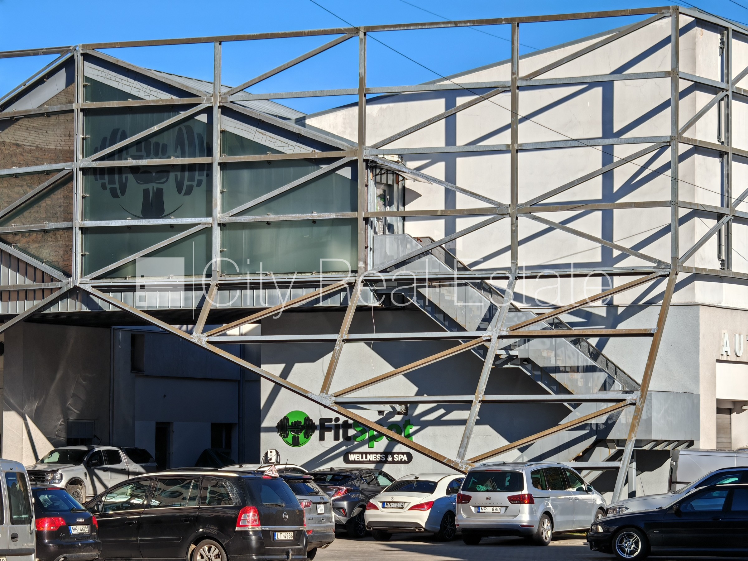 Sludinājumi. Renovēta māja, slēgts pagalms, teritorijas iebrauktuves vārti aprīkoti ar automatizētu atvēršanās Cena: 917 EUR/mēn Foto #8