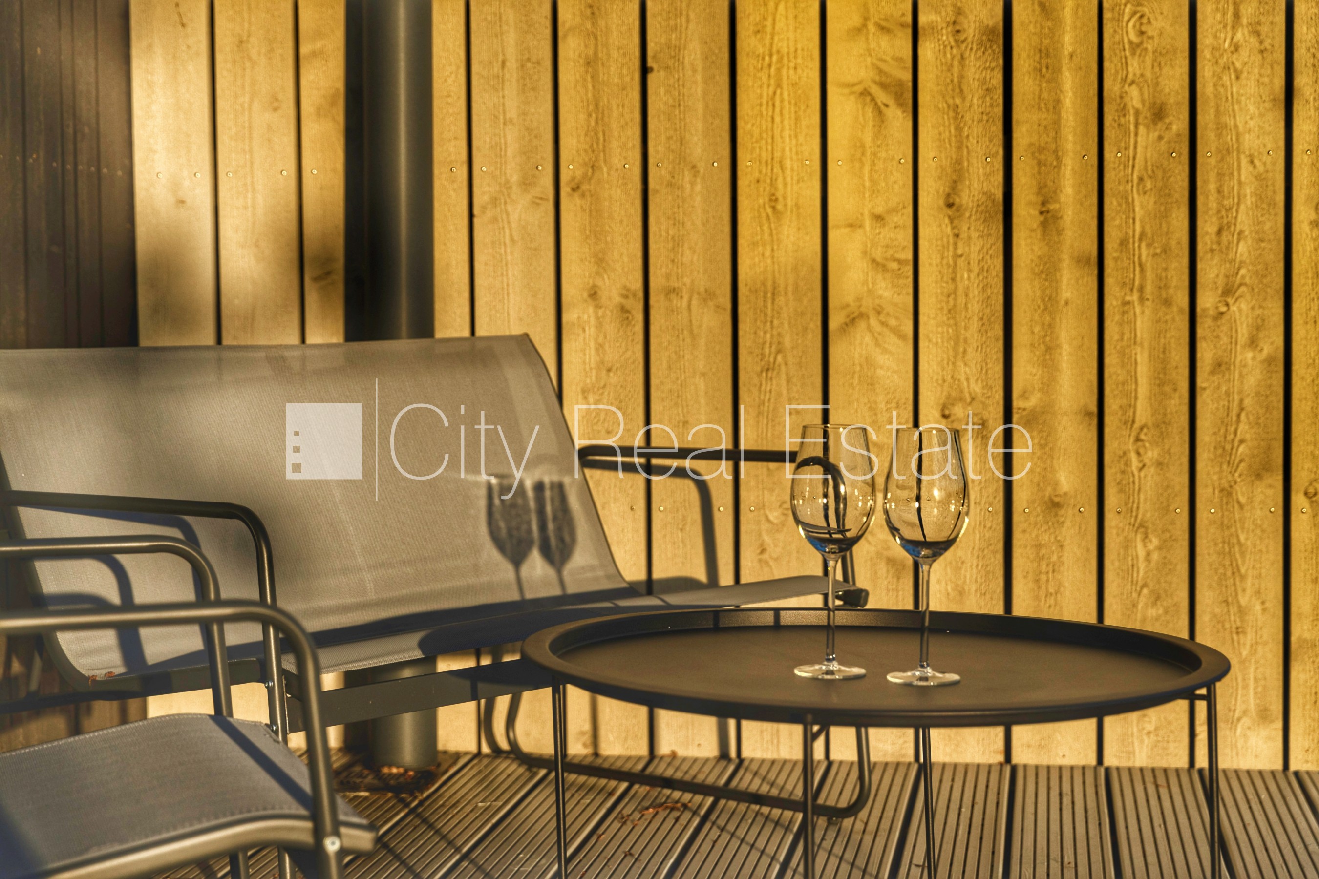 Sludinājumi. Rindu māja, labiekārtots apzaļumots pagalms, bruģēts piebraucamais ceļš, vieta automašīnai, terase, Cena: 950 EUR/mēn Foto #10