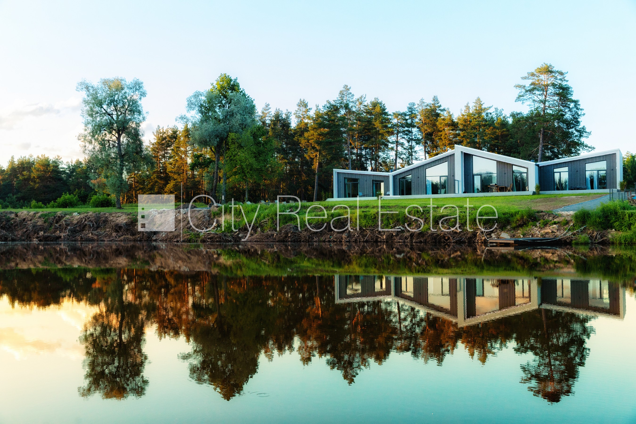 Sludinājumi. Rindu māja, labiekārtots apzaļumots pagalms, bruģēts piebraucamais ceļš, vieta automašīnai, terase, Cena: 950 EUR/mēn Foto #13