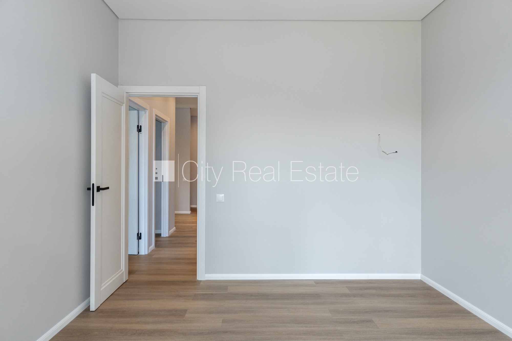 Sludinājumi. Jaunceltne, labiekārtota apzaļumota teritorija, bruģēts piebraucamais ceļš, teritorijas Cena: 224950 EUR Foto #8