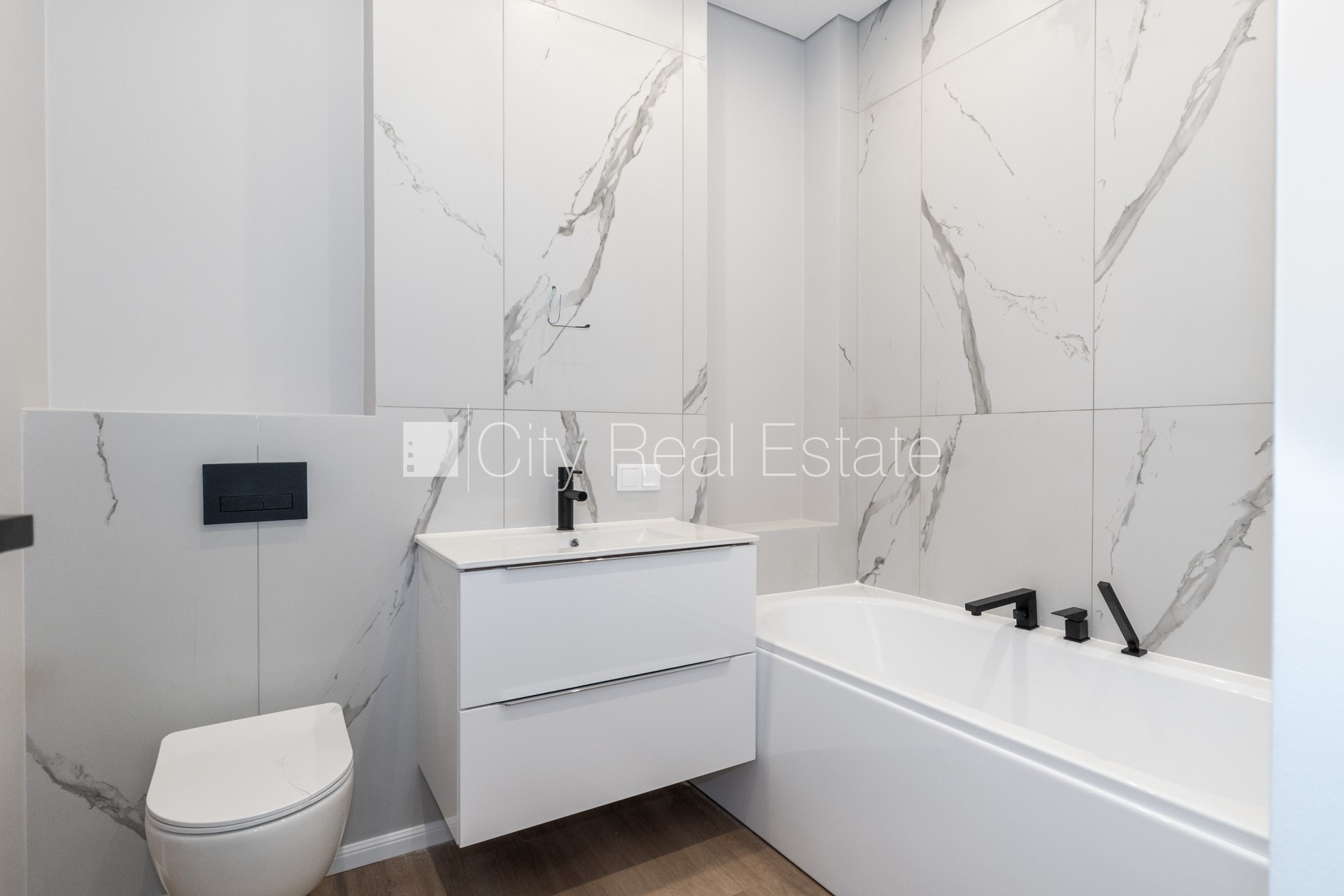 Sludinājumi. Jaunceltne, labiekārtota apzaļumota teritorija, bruģēts piebraucamais ceļš, teritorijas Cena: 224950 EUR Foto #19