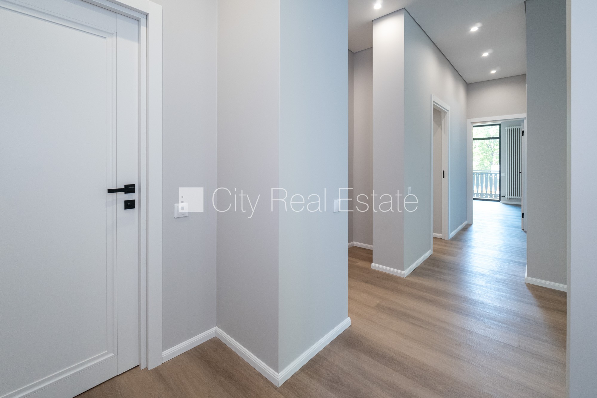 Sludinājumi. Jaunceltne, labiekārtota apzaļumota teritorija, bruģēts piebraucamais ceļš, teritorijas Cena: 224950 EUR Foto #16