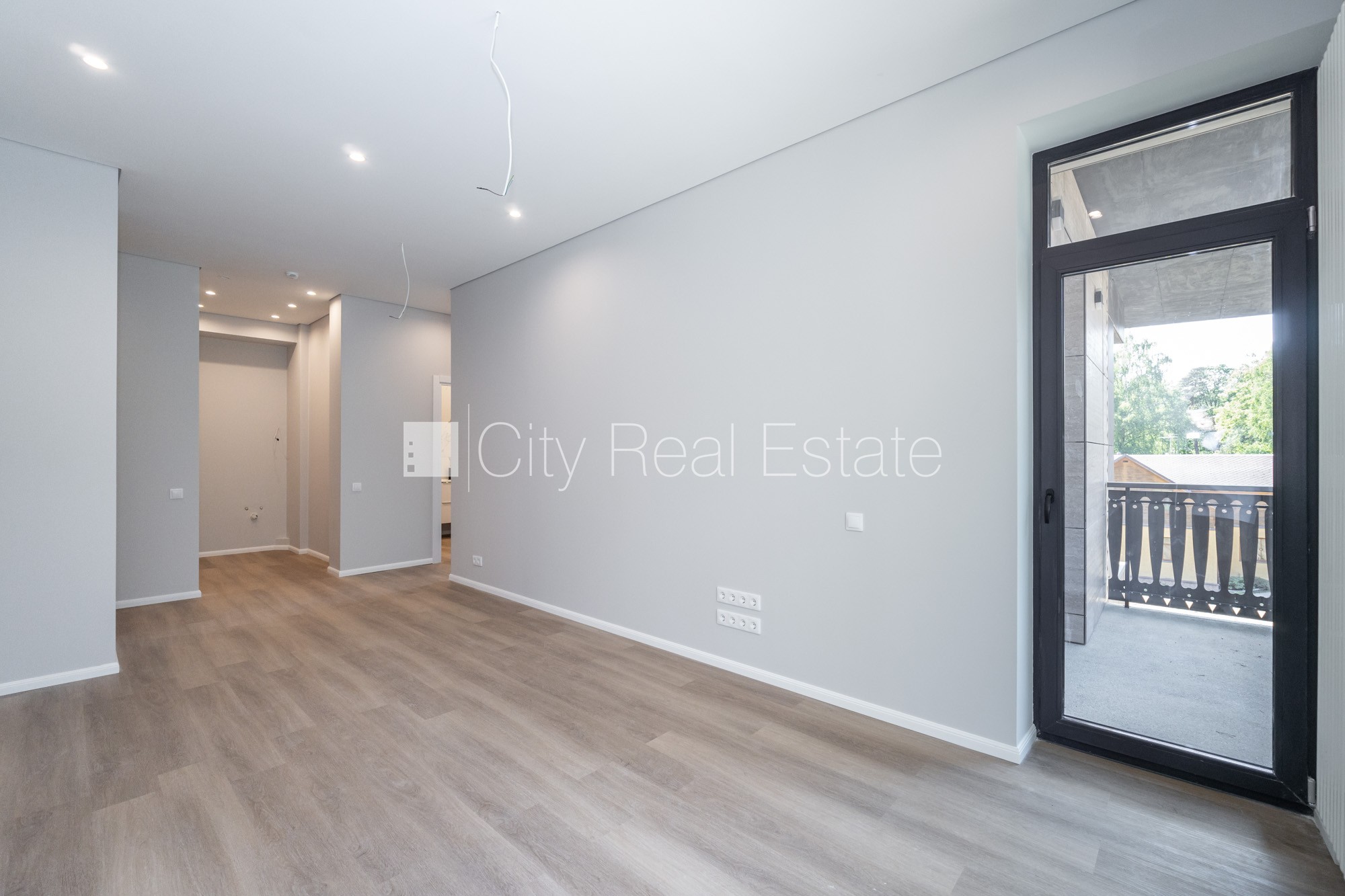 Sludinājumi. Jaunceltne, labiekārtota apzaļumota teritorija, bruģēts piebraucamais ceļš, teritorijas Cena: 224950 EUR Foto #4