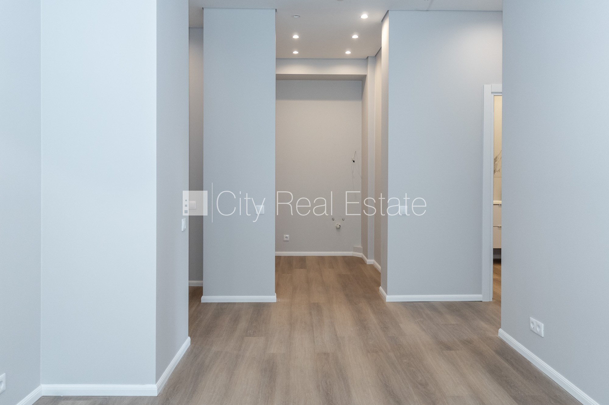 Sludinājumi. Jaunceltne, labiekārtota apzaļumota teritorija, bruģēts piebraucamais ceļš, teritorijas Cena: 224950 EUR Foto #17