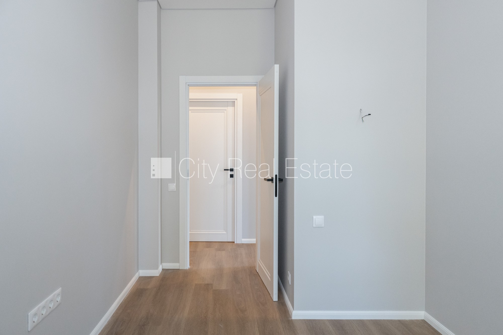 Sludinājumi. Jaunceltne, labiekārtota apzaļumota teritorija, bruģēts piebraucamais ceļš, teritorijas Cena: 224950 EUR Foto #14