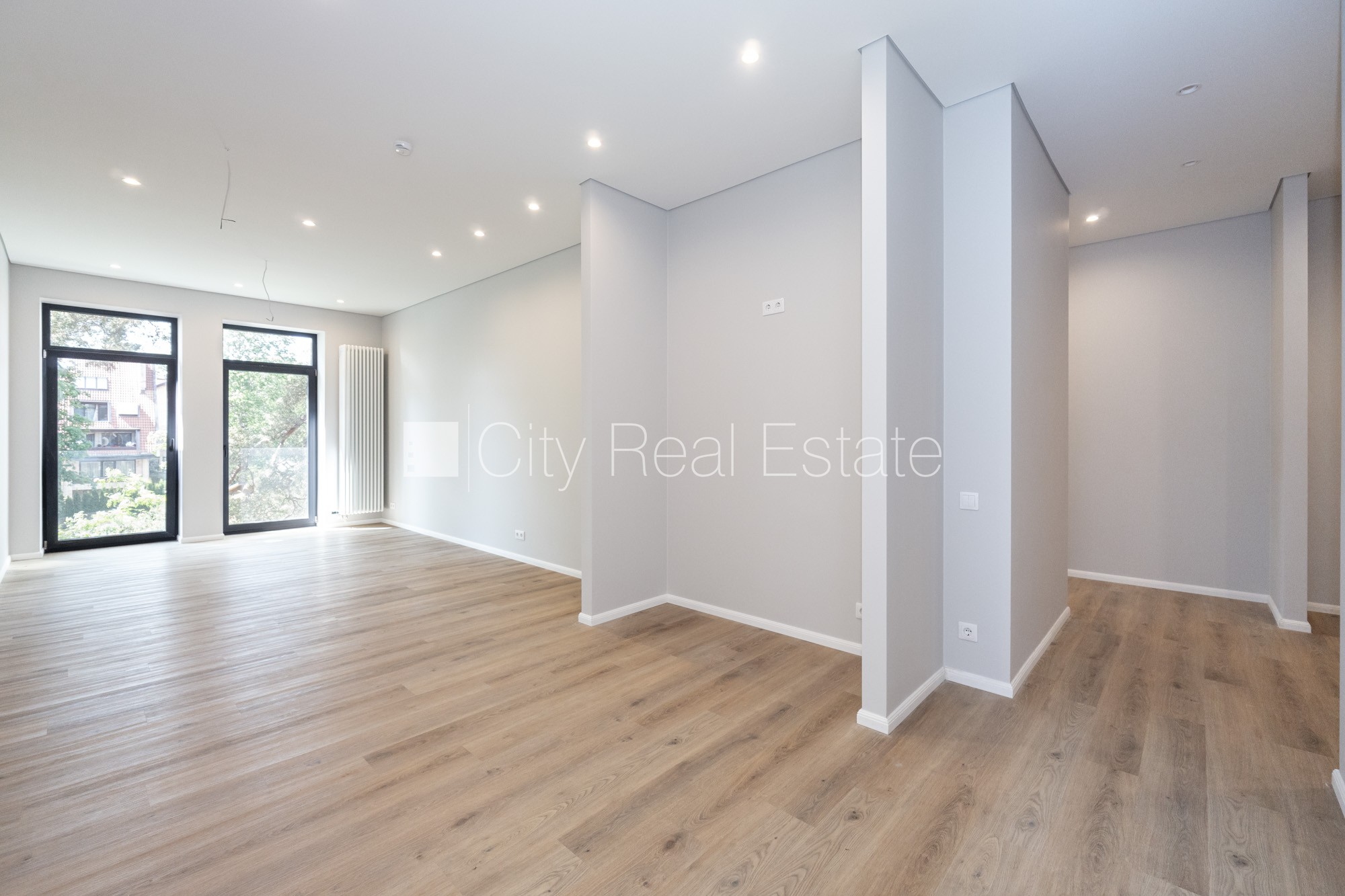 Sludinājumi. Jaunceltne, labiekārtota apzaļumota teritorija, bruģēts piebraucamais ceļš, teritorijas Cena: 242000 EUR Foto #2