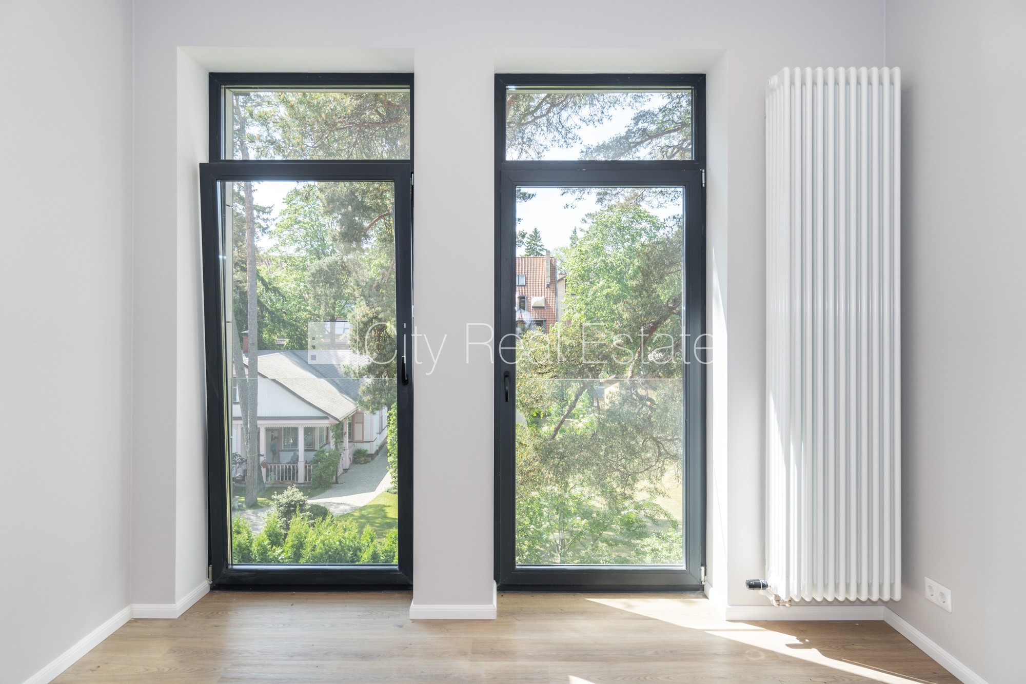 Sludinājumi. Jaunceltne, labiekārtota apzaļumota teritorija, bruģēts piebraucamais ceļš, teritorijas Cena: 242000 EUR Foto #3