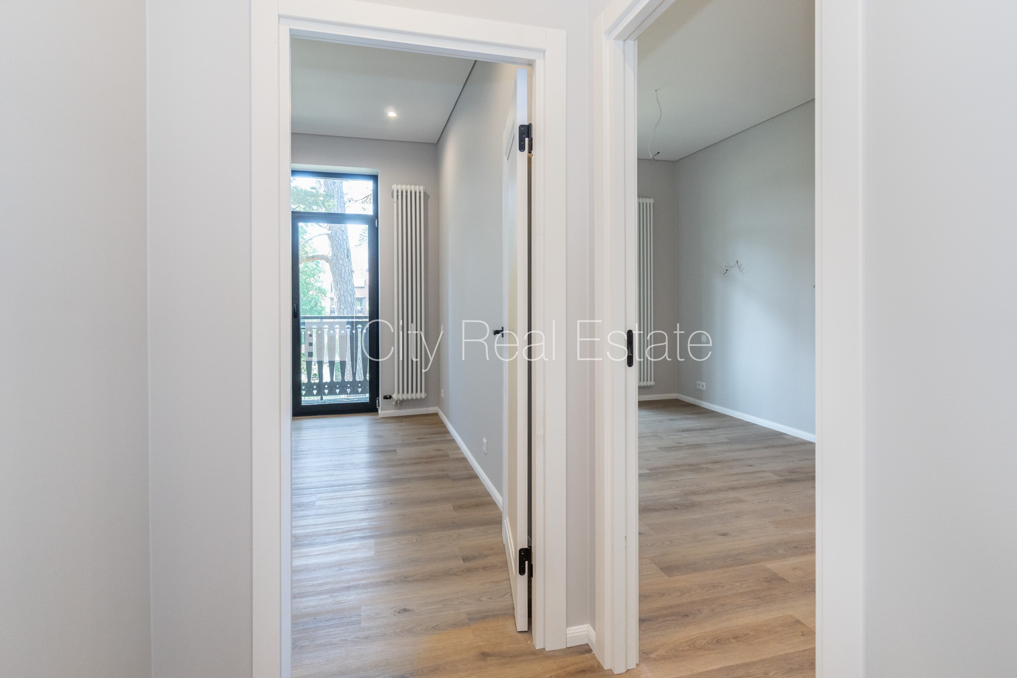 Sludinājumi. Jaunceltne, labiekārtota apzaļumota teritorija, bruģēts piebraucamais ceļš, teritorijas Cena: 242000 EUR Foto #5